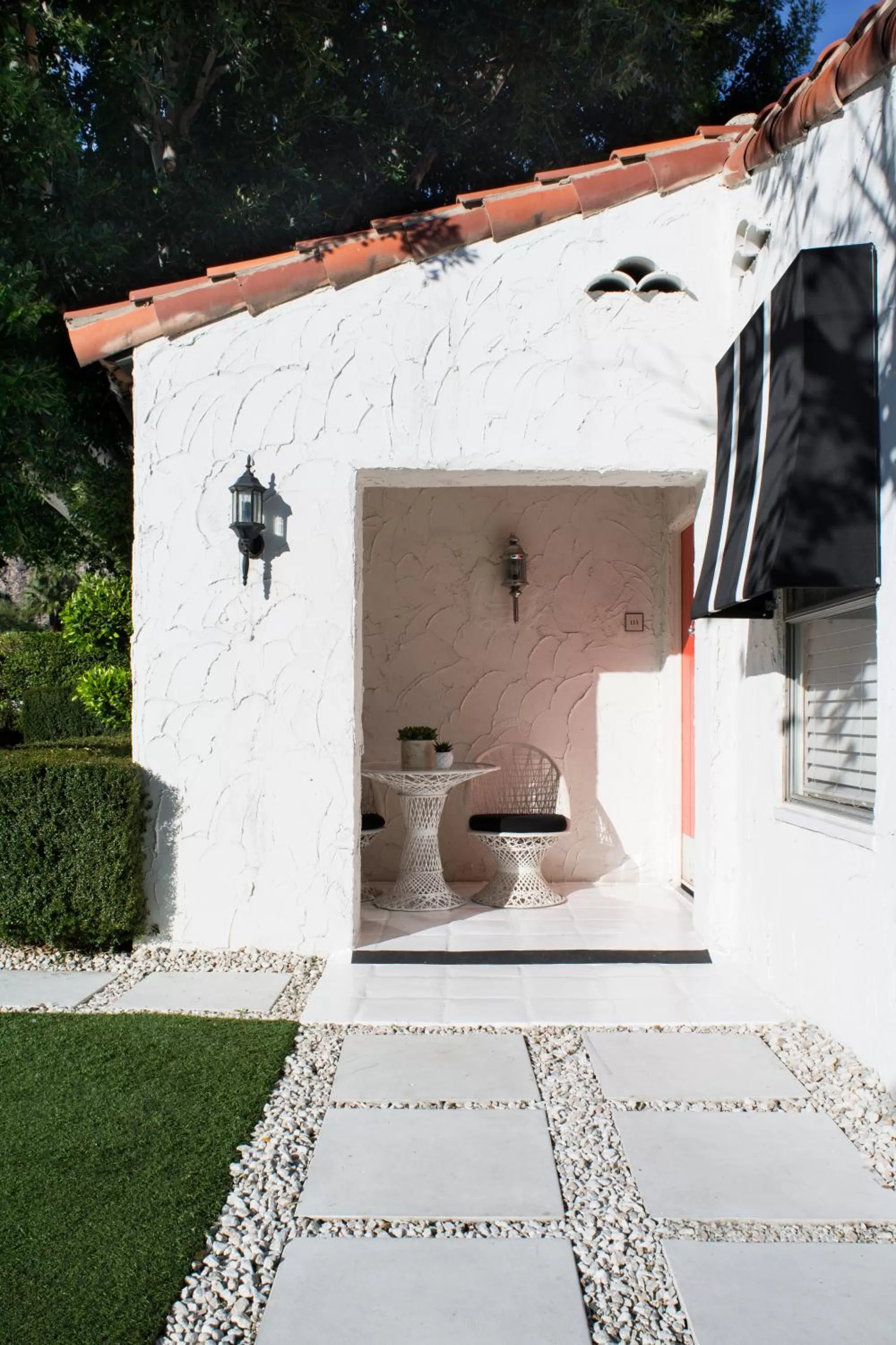 Patio in Avalon Hotel & Bungalows Palm Springs, a Member of Design Hotels