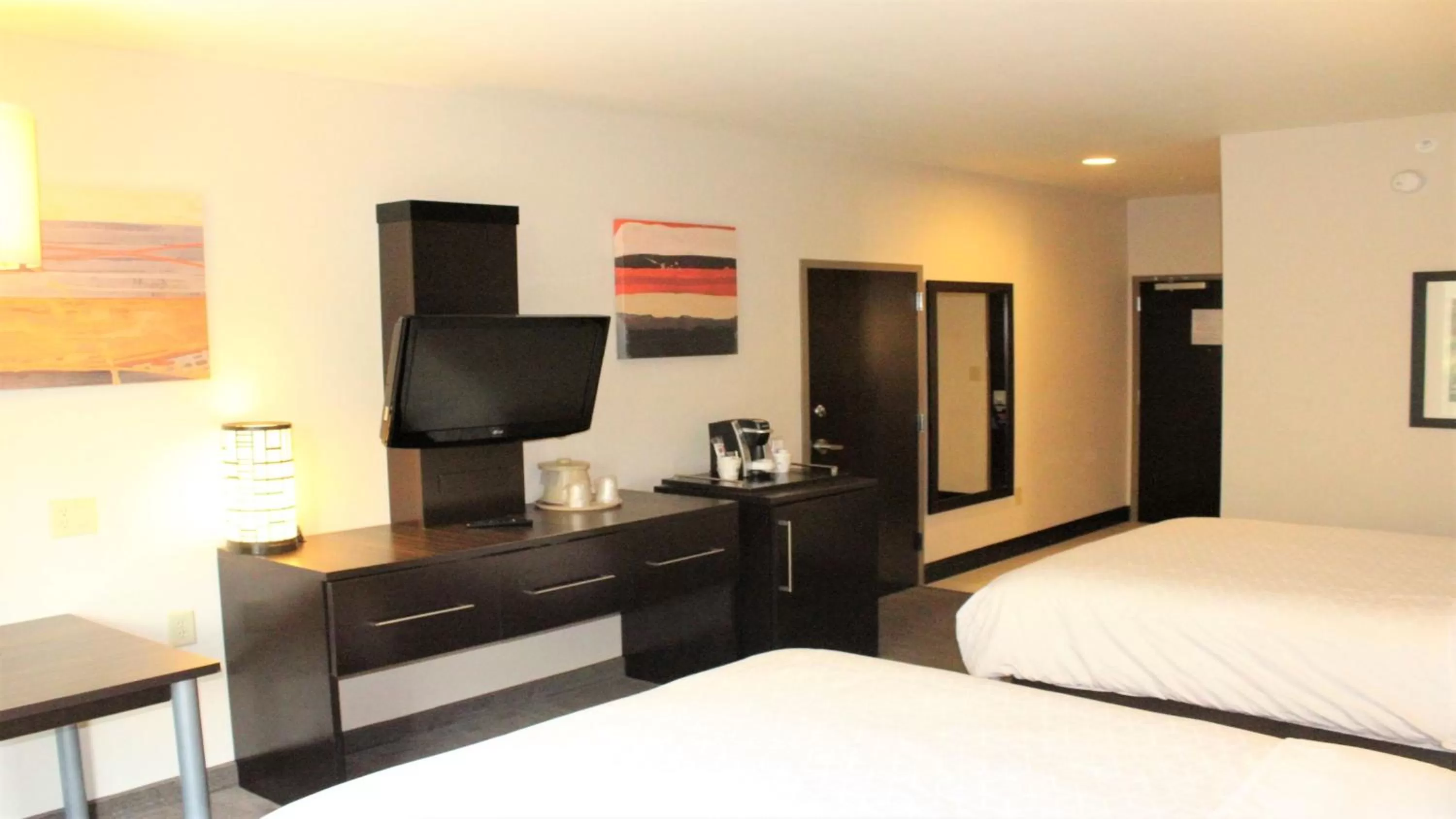 Photo of the whole room, Bed in Holiday Inn Express Hotels & Suites Rockingham West by IHG