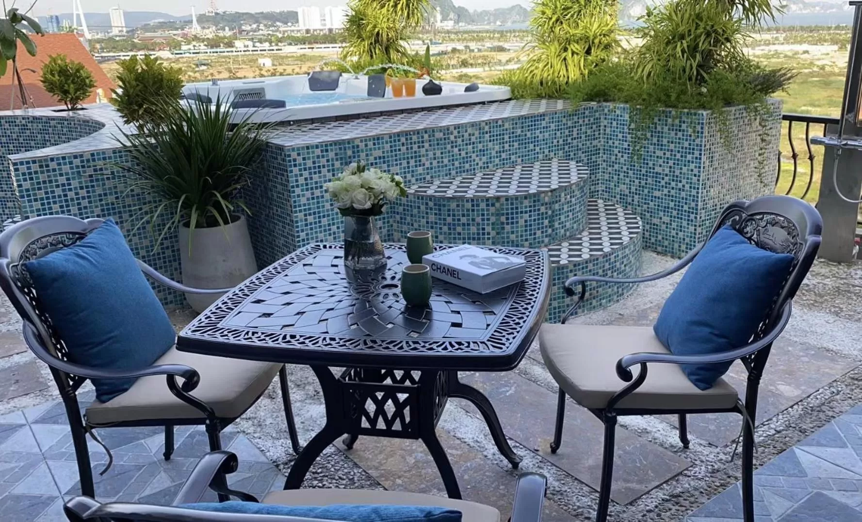 Area and facilities in The Exquisite HaLong Hotel