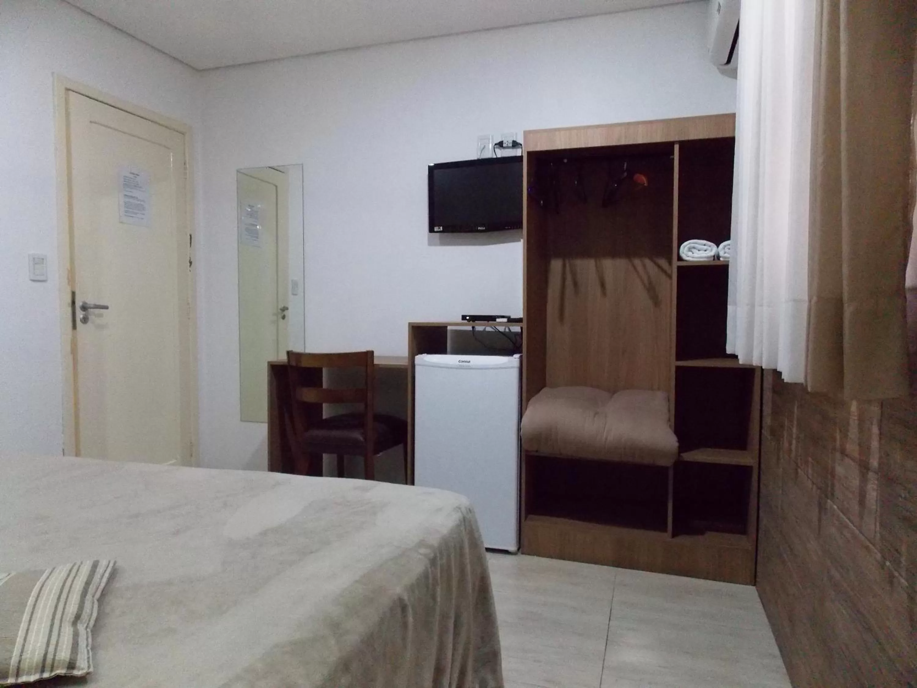 Bedroom, TV/Entertainment Center in Hotel Visão