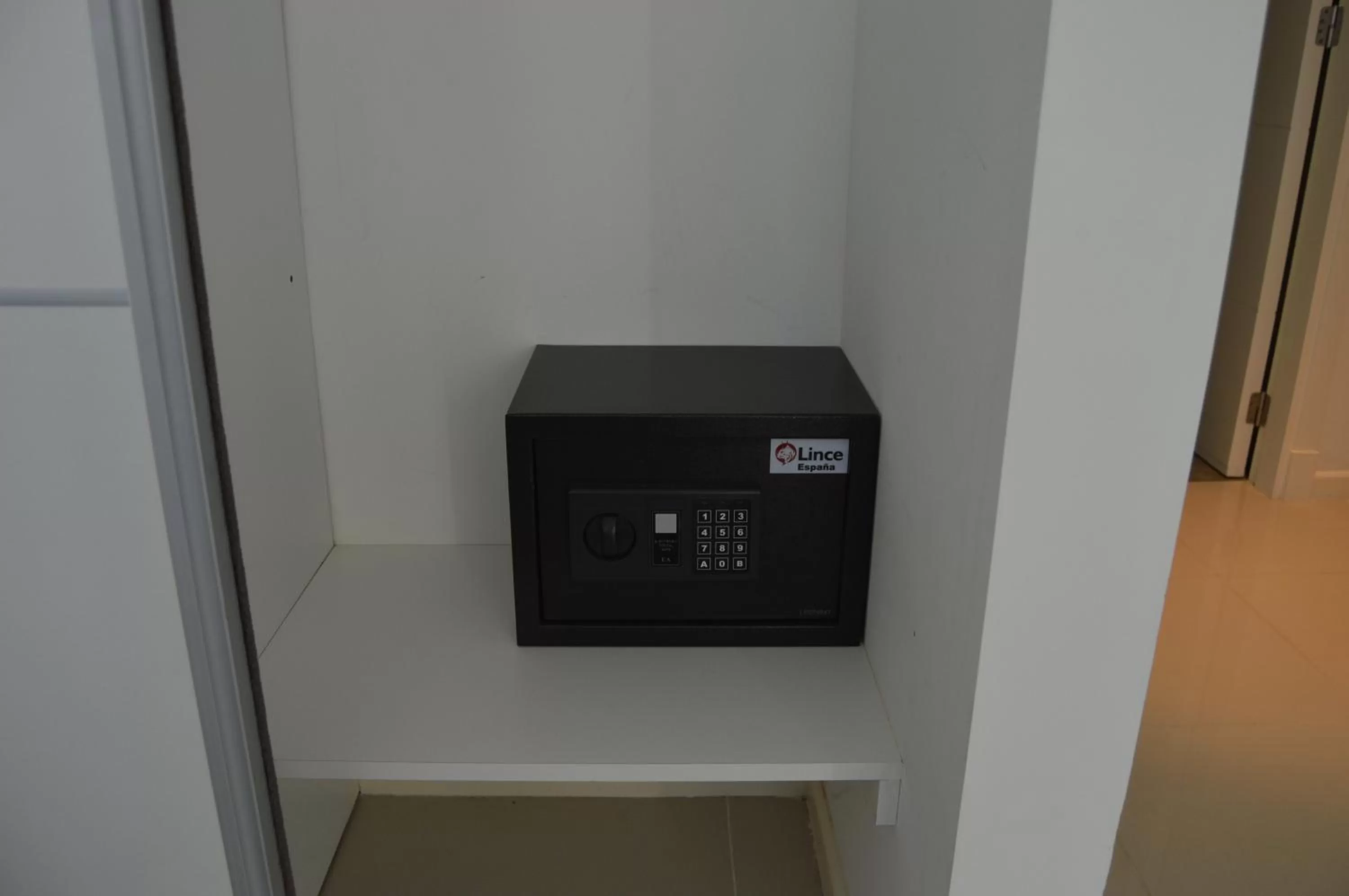 Bedroom, TV/Entertainment Center in Arenas del mar