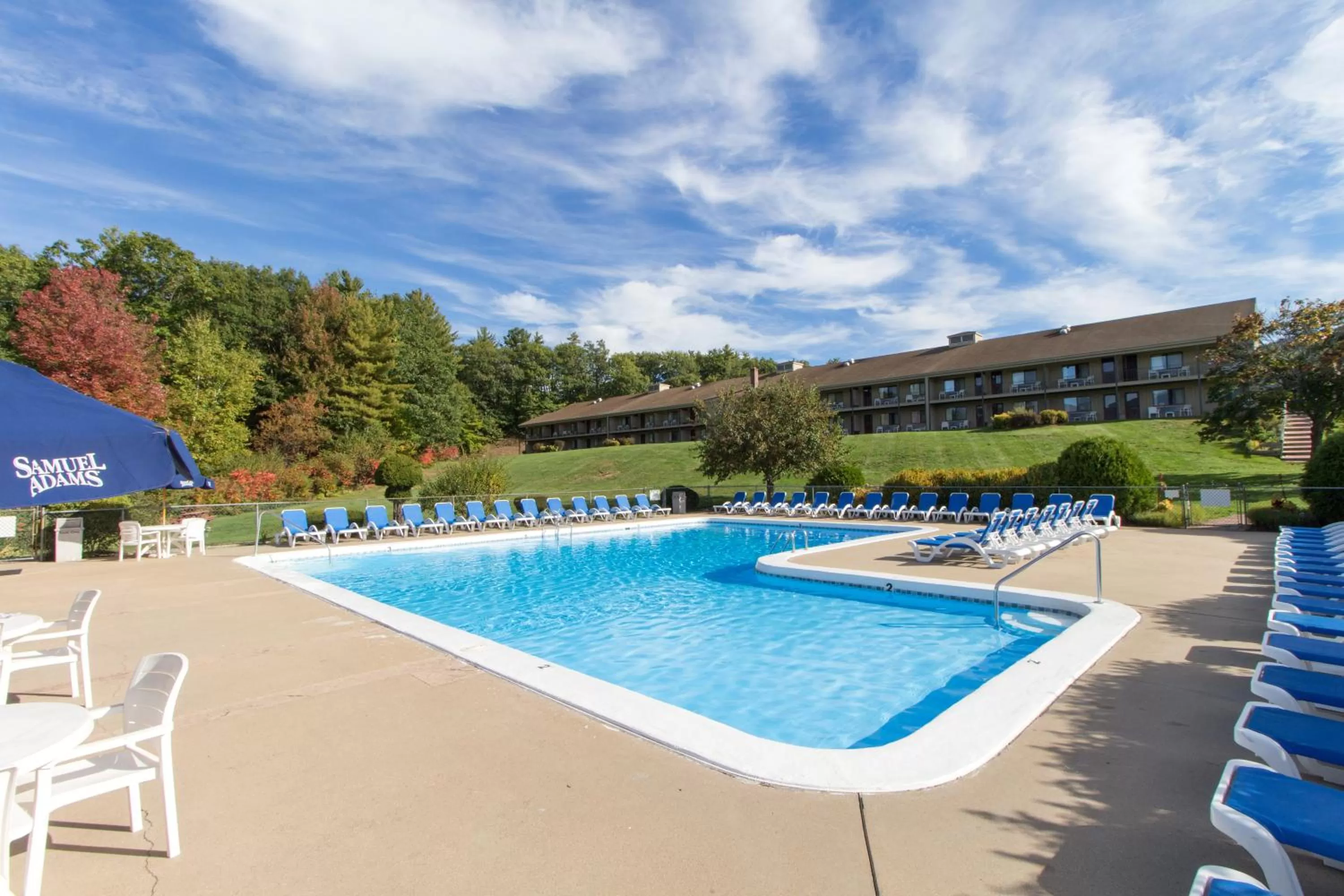 Swimming pool in Fox Ridge Resort