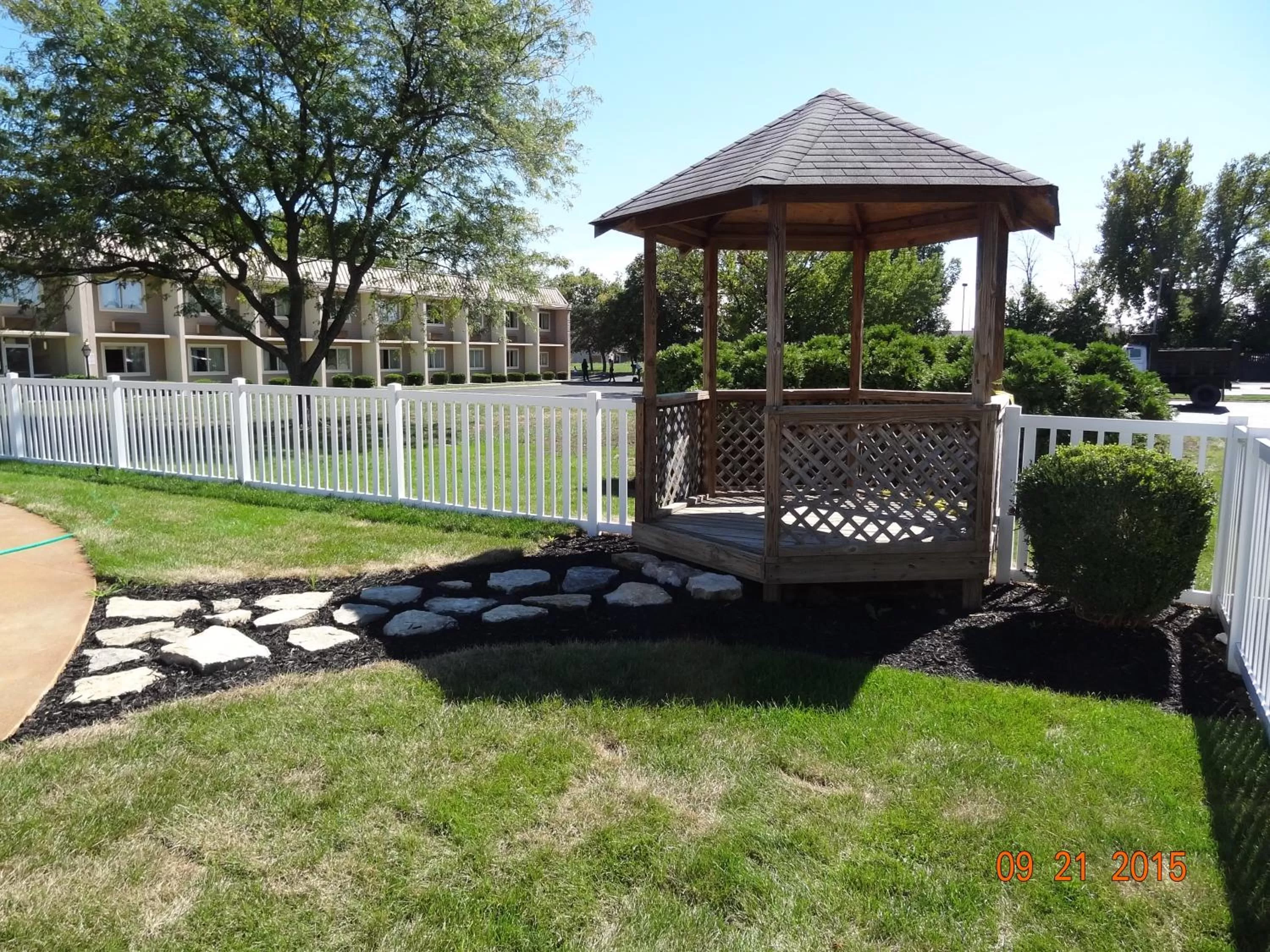 Property building in Days Inn by Wyndham Columbus East Airport