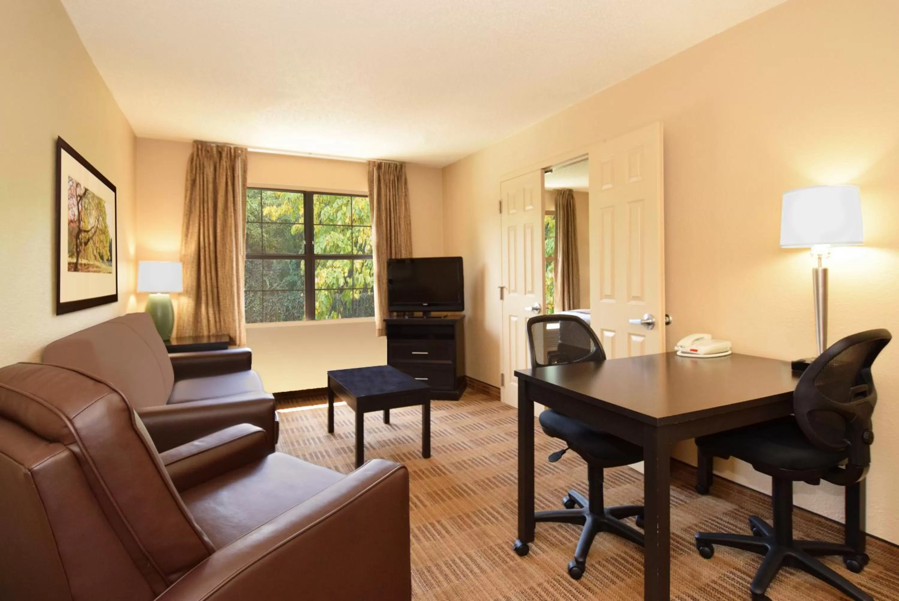 TV and multimedia in Extended Stay America Suites - Portland - Hillsboro