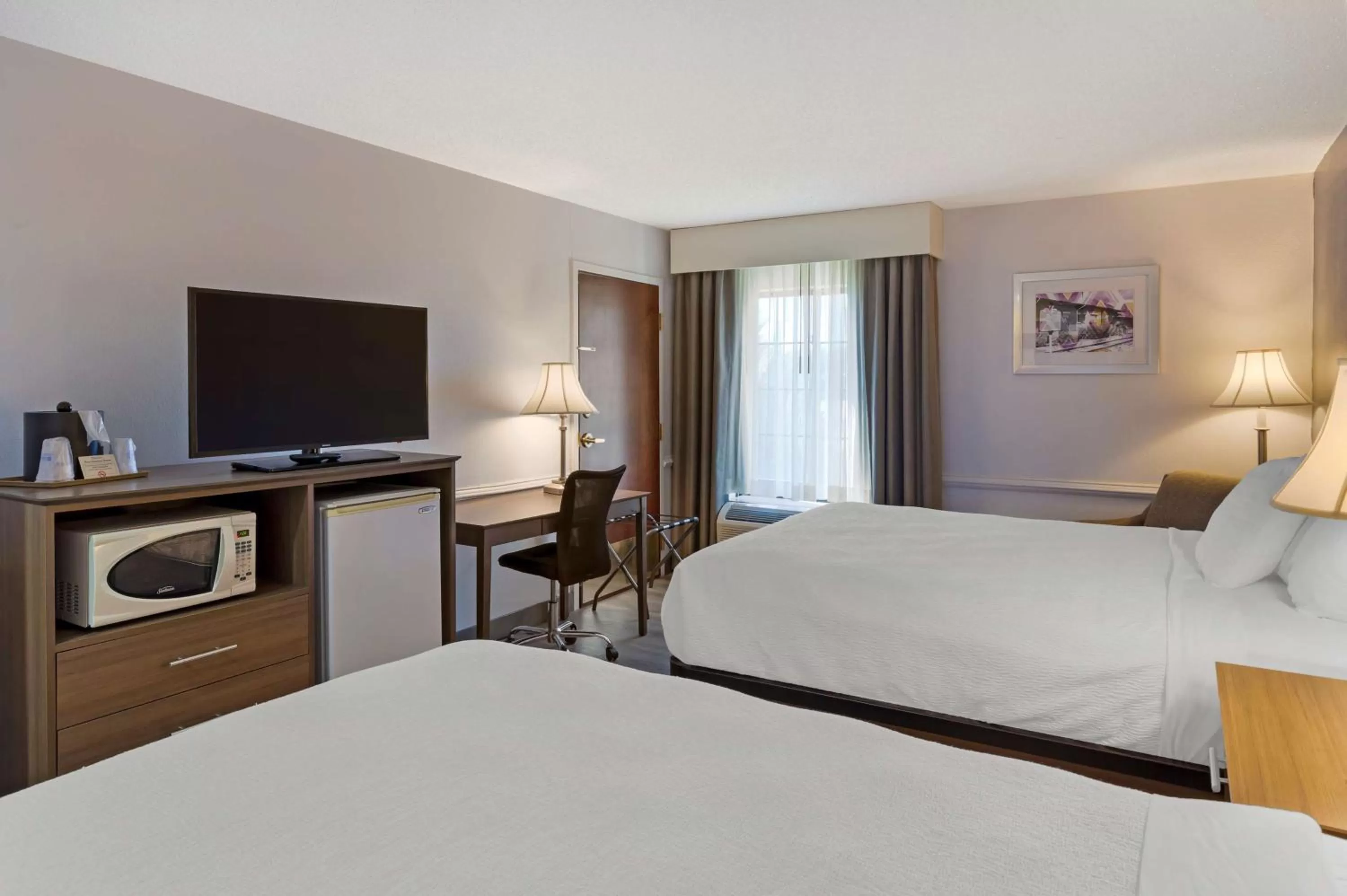 Bedroom in Best Western Plus South Hill Inn