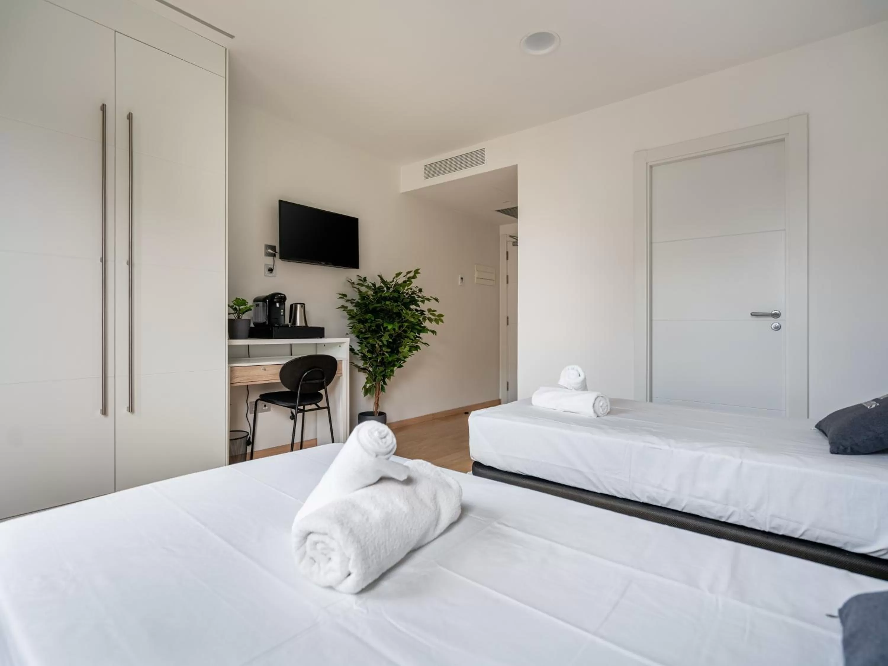 Bed in Limehome Barcelona Carrer de Fontcoberta - Digital Access