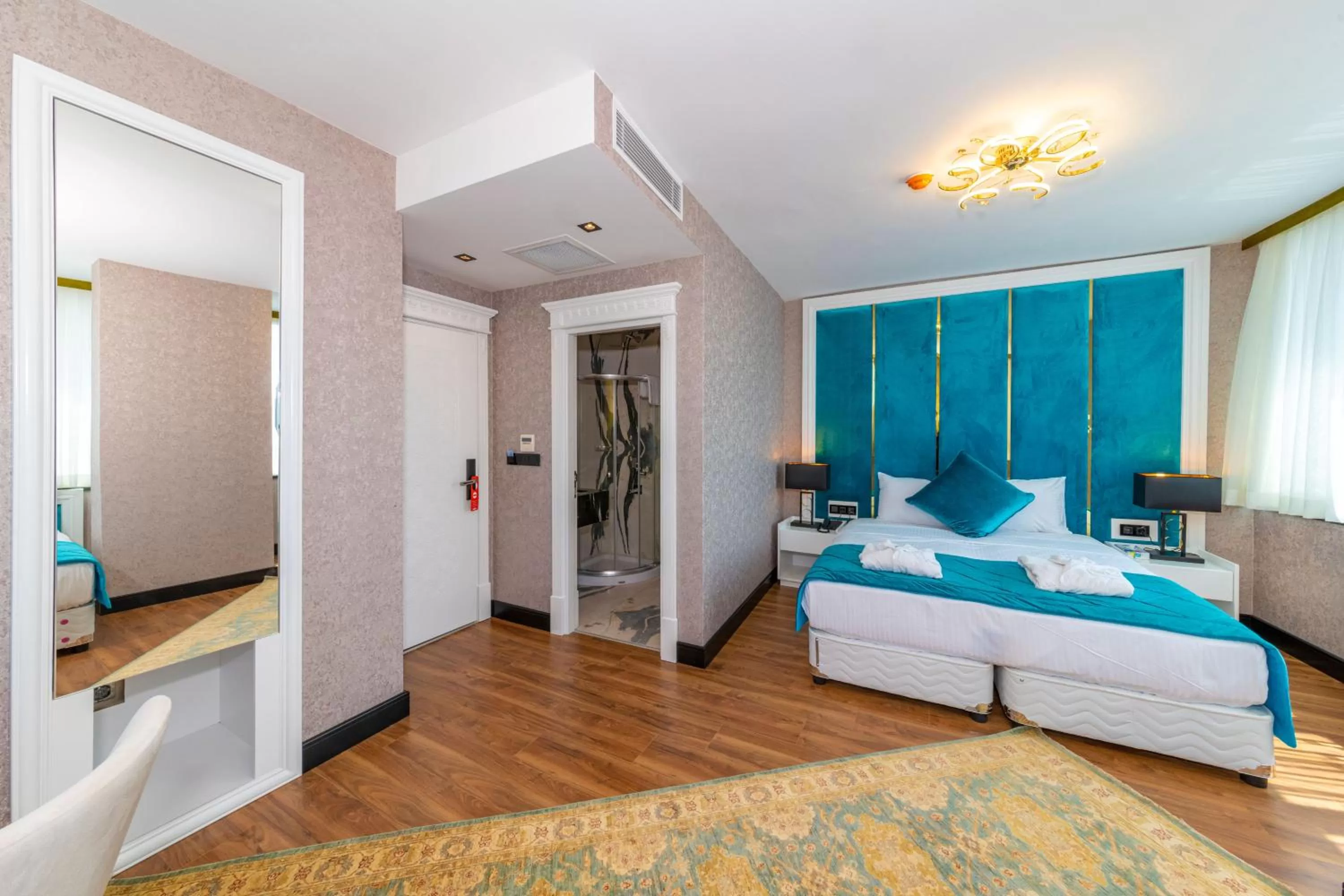 Photo of the whole room, Bed in Eastanbul Suites
