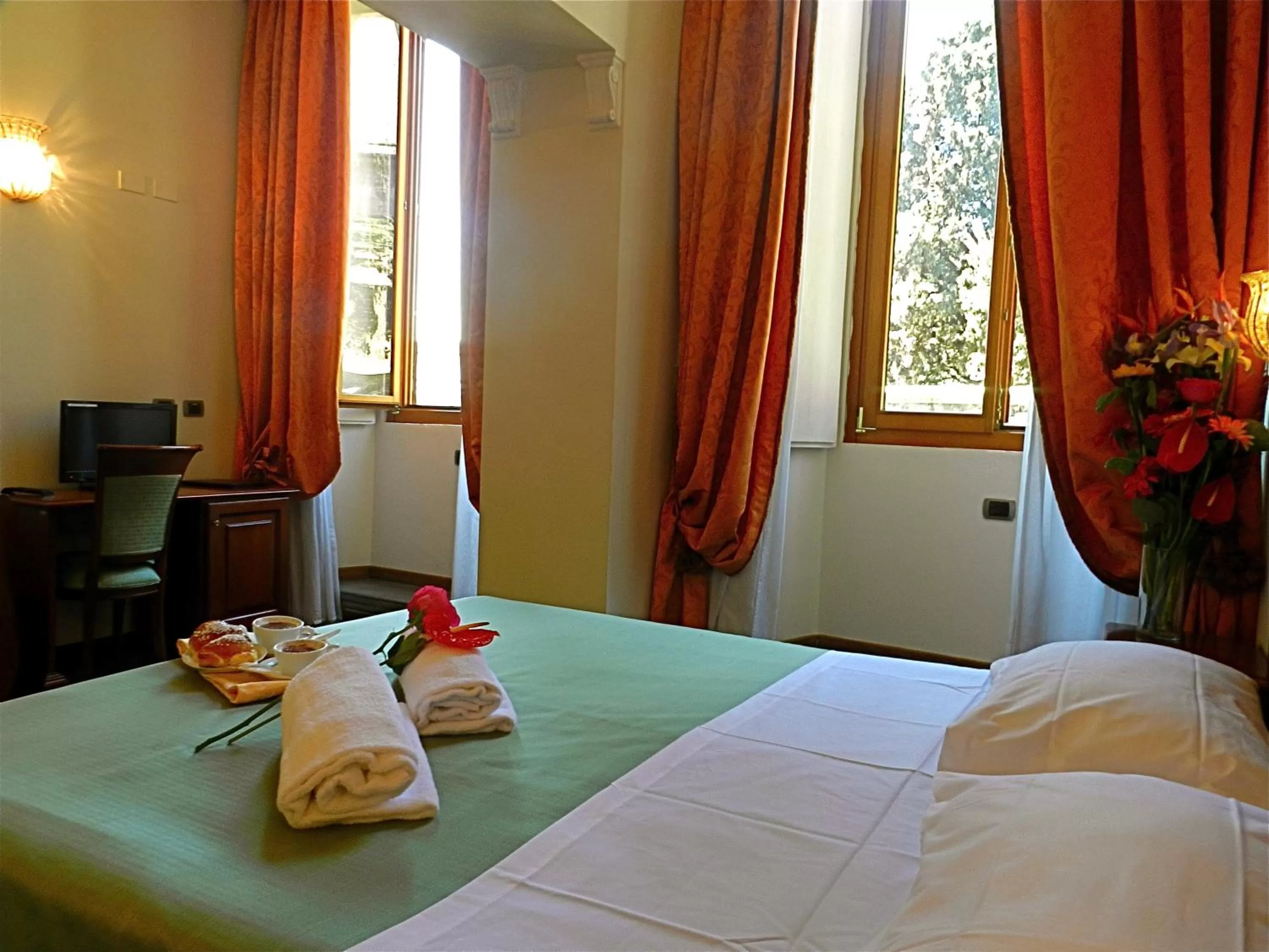 Bed in Domus Florentiae Hotel