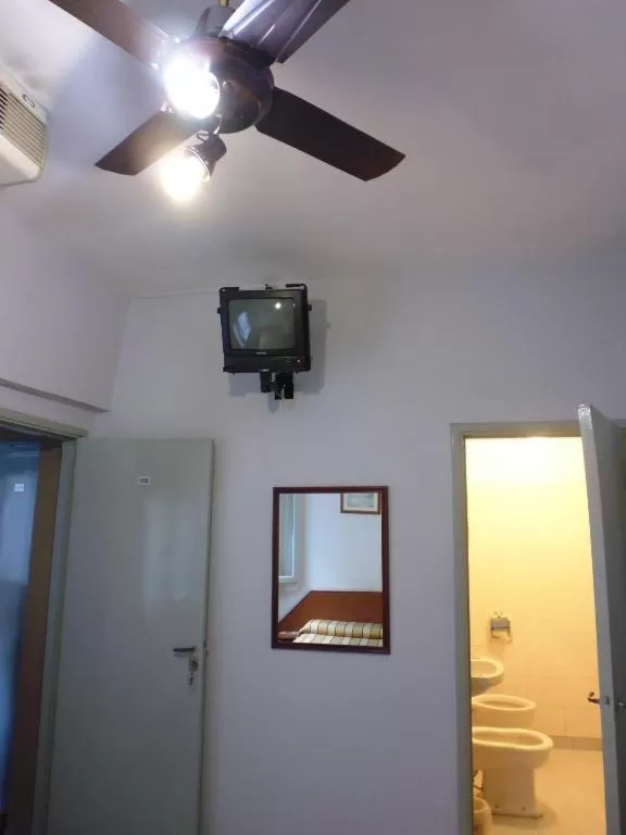 TV and multimedia, TV/Entertainment Center in Suite Confortable en Palermo Omega