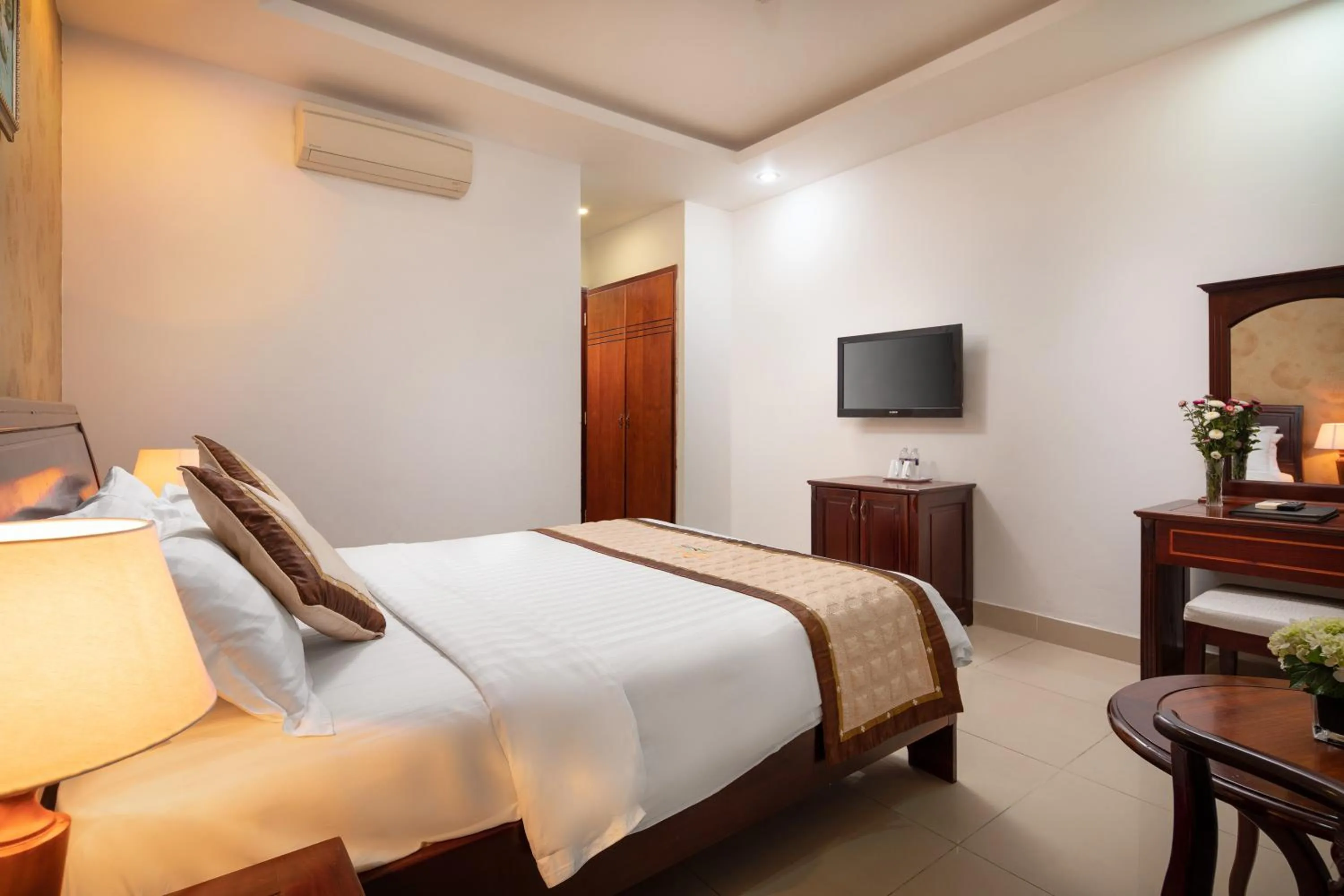 Photo of the whole room, Bed in Corvin Hotel