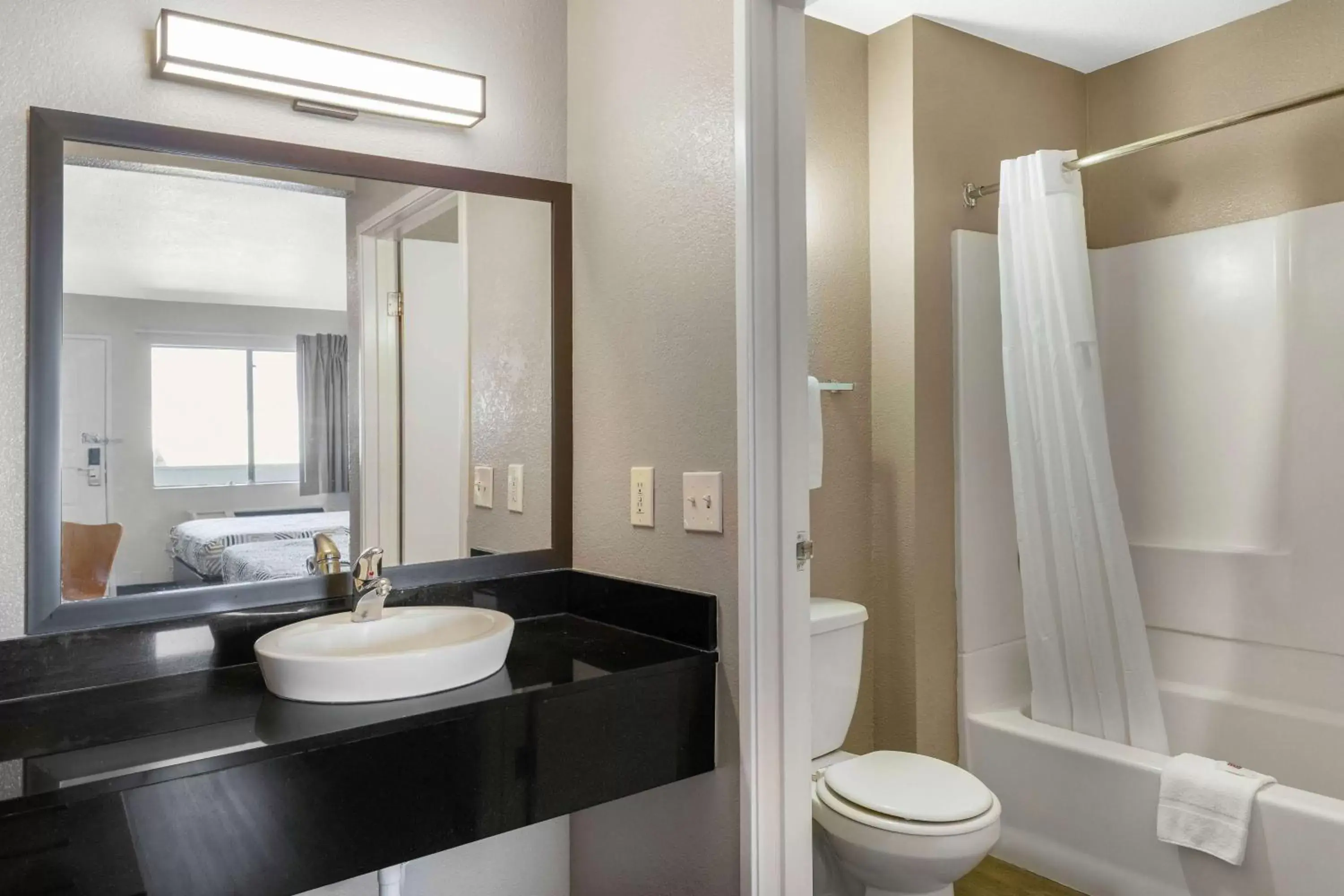 Deluxe Queen Room with Two Queen Beds - Non-Smoking in Motel 6-Merced, CA - North Deluxe Queen Room with Two Queen Beds - Non-Smoking in Motel 6-Merced, CA - North