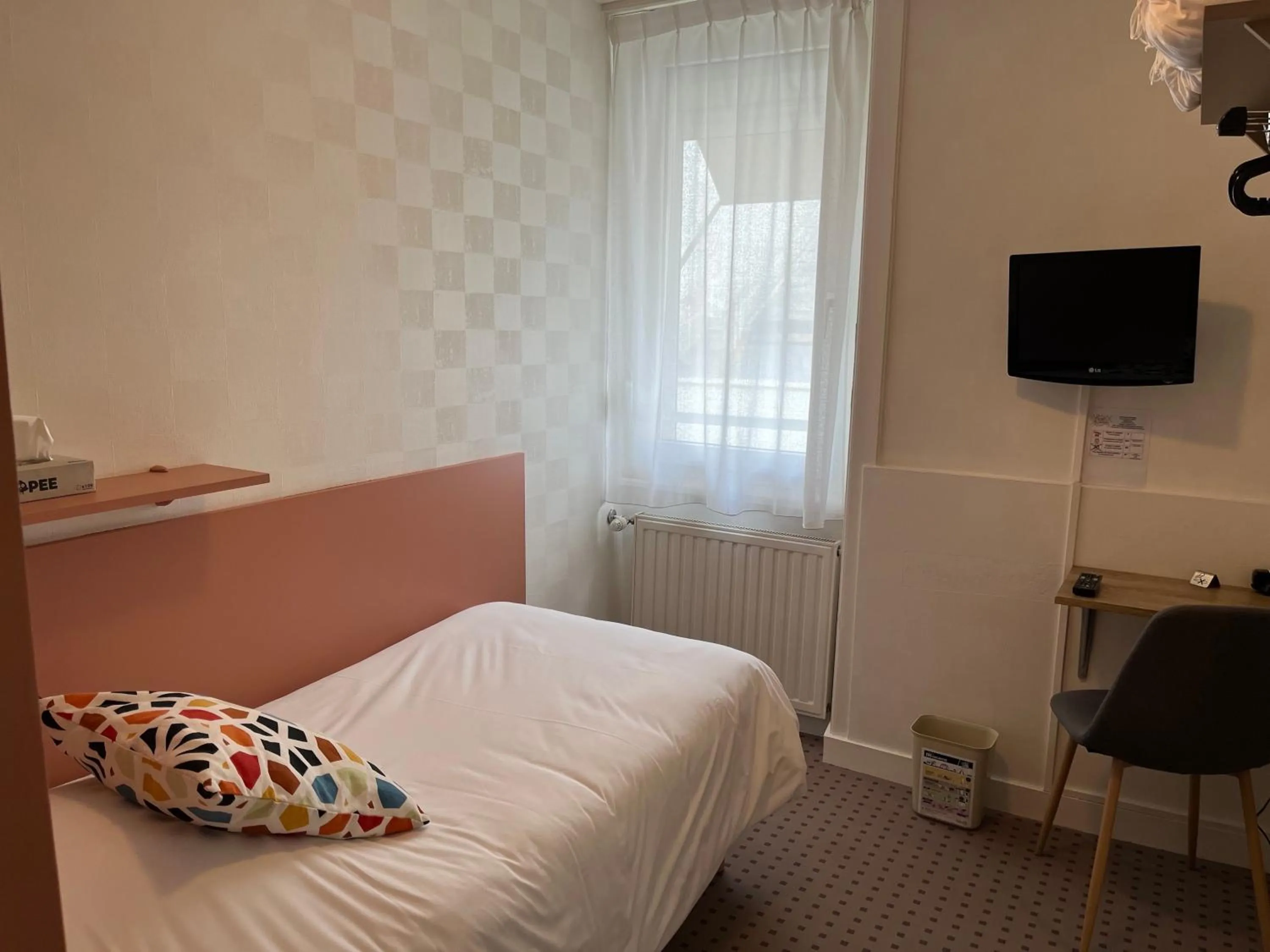 Shower, Bed in Anne De Bretagne