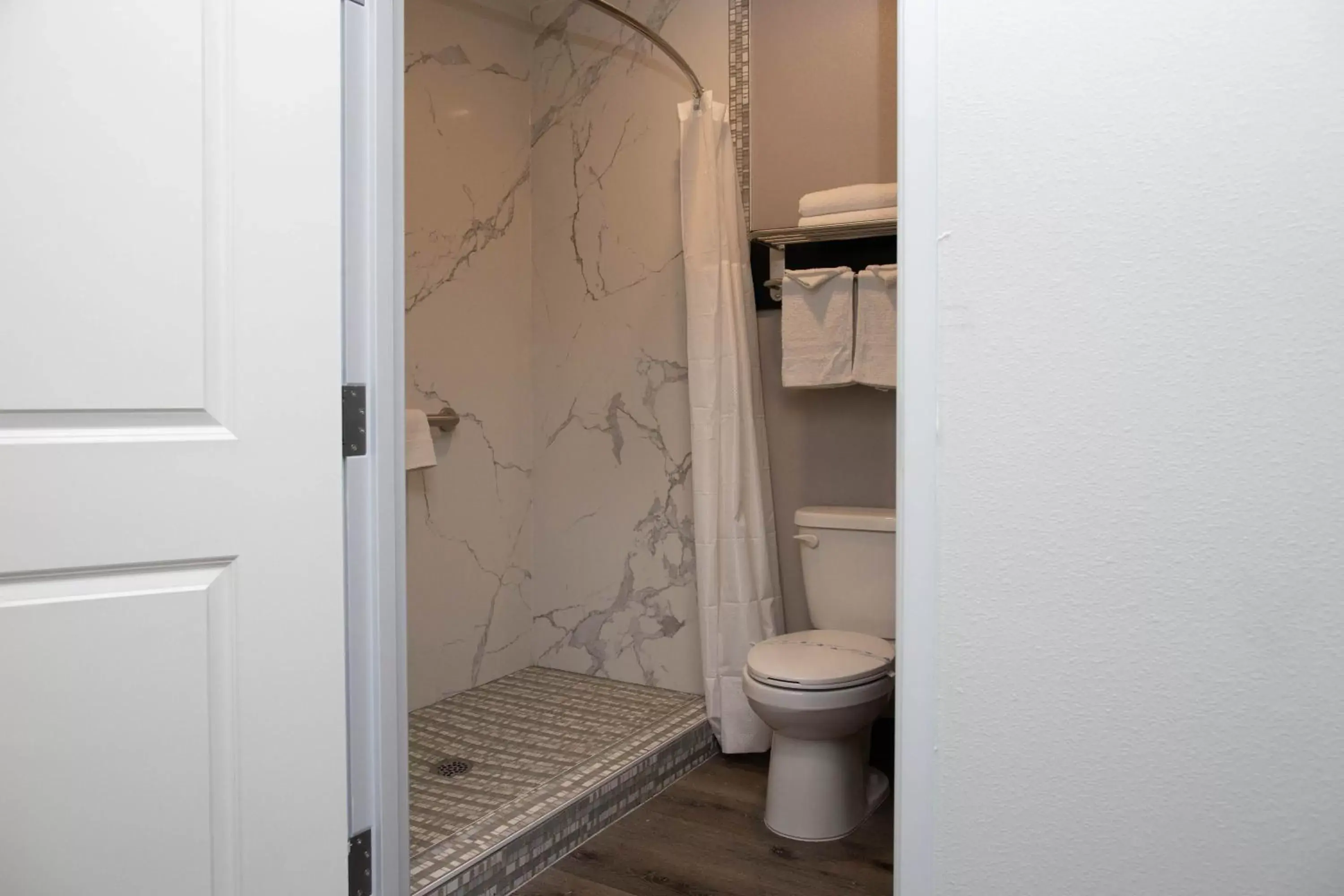 Queen Room - Disability Access - Roll in Shower in Motel 6 Highland CA San Bernardino East Queen Room - Disability Access - Roll in Shower in Motel 6 Highland CA San Bernardino East