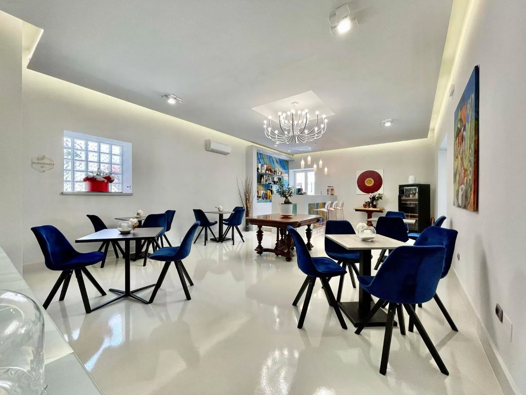 Lounge or bar, Restaurant/Places to Eat in Tribus Boutique Hotel