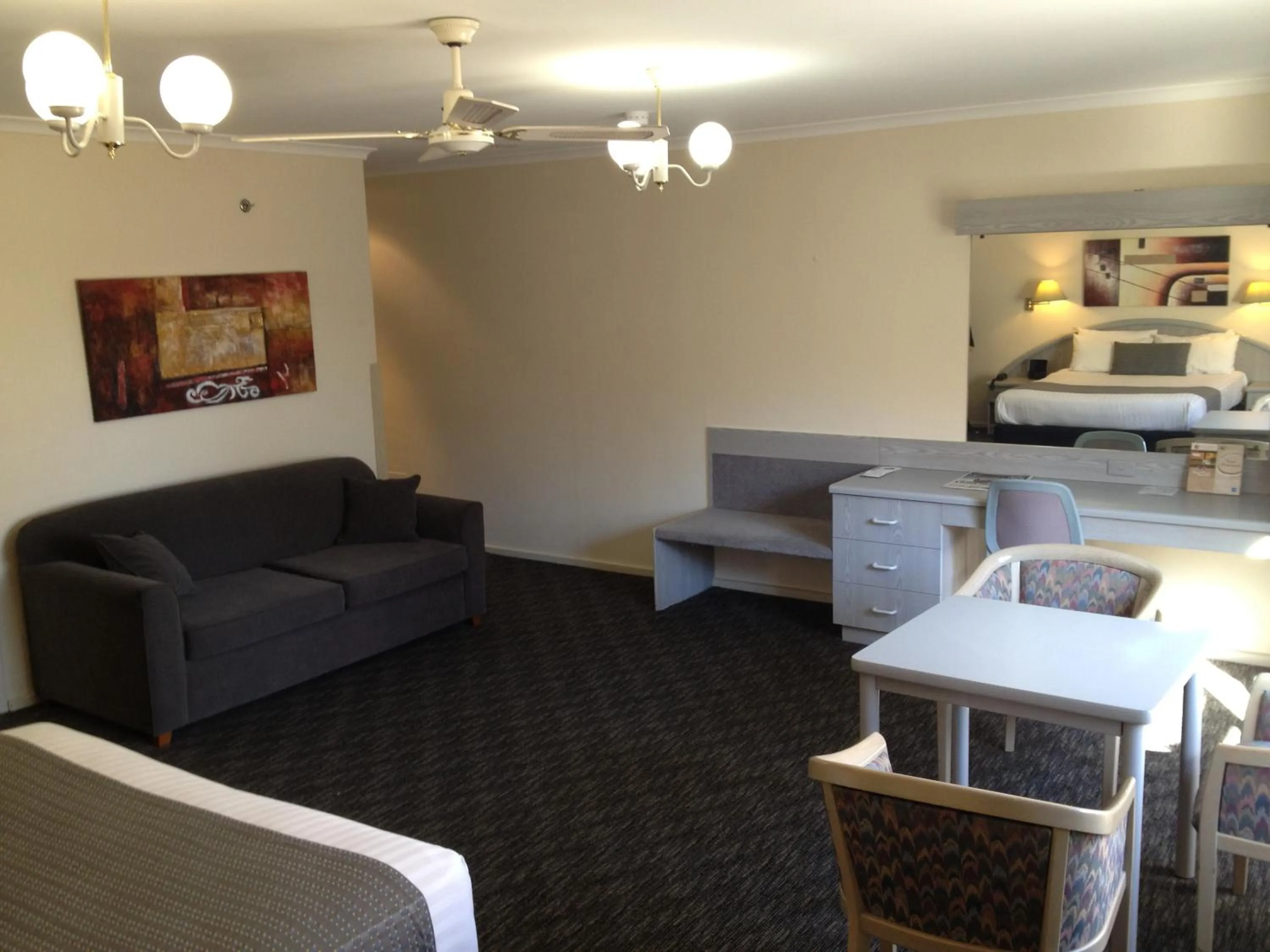 Photo of the whole room, Bed in Adelaide Royal Coach