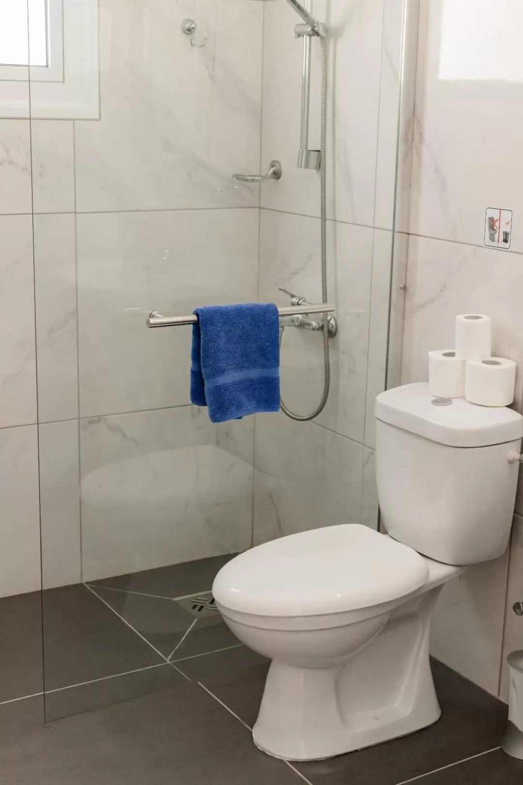 Shower in Flokkas Hotel Apartments