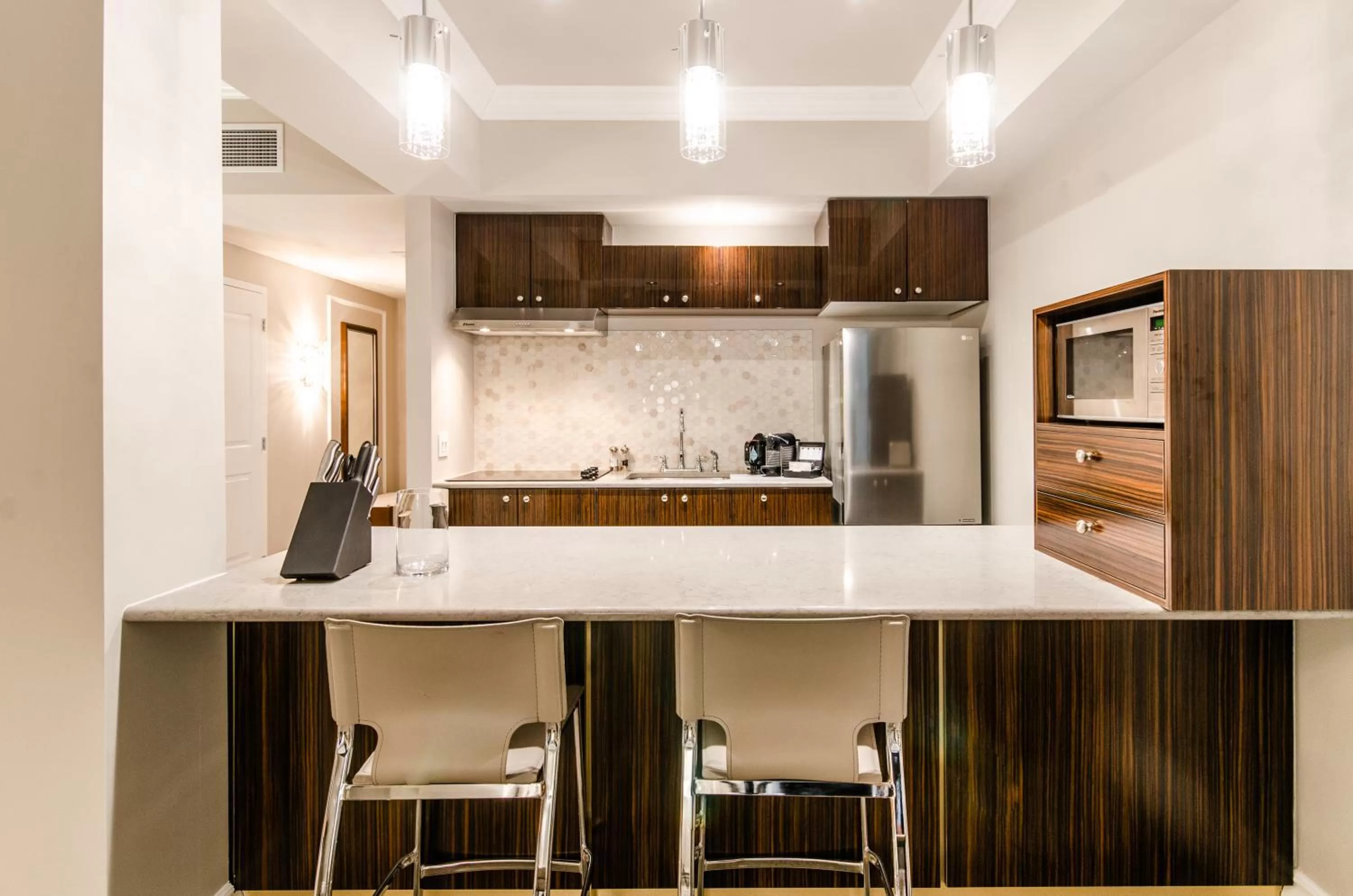 Kitchen or kitchenette in Hôtel Birks Montréal