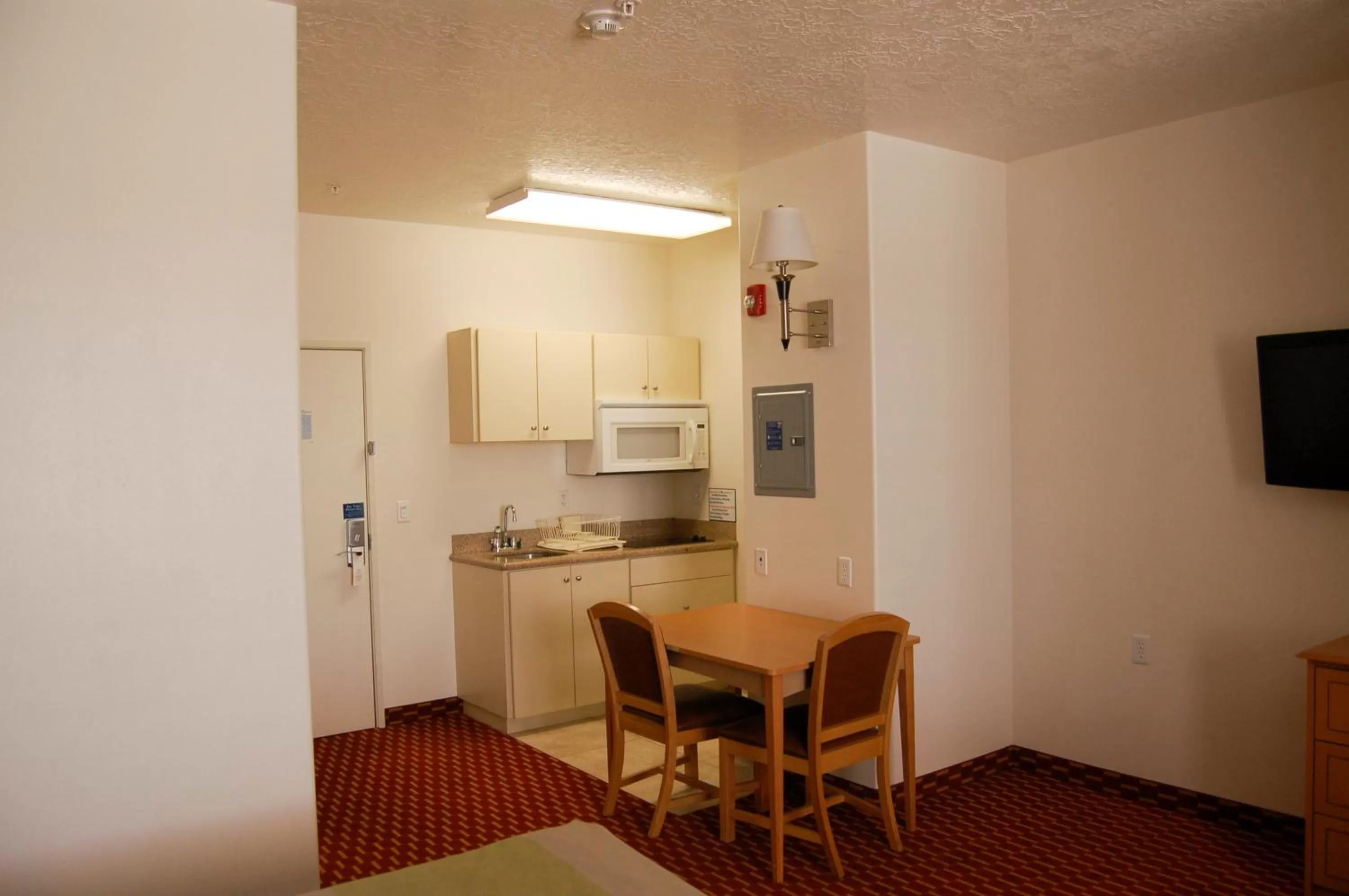 Kitchen or kitchenette, Kitchen/Kitchenette in SureStay Plus Hotel by Best Western Vernal