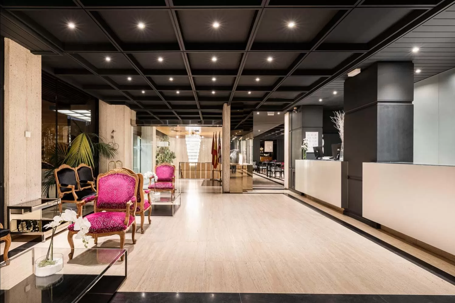 Lobby or reception in Crisol Puerta de Burgos