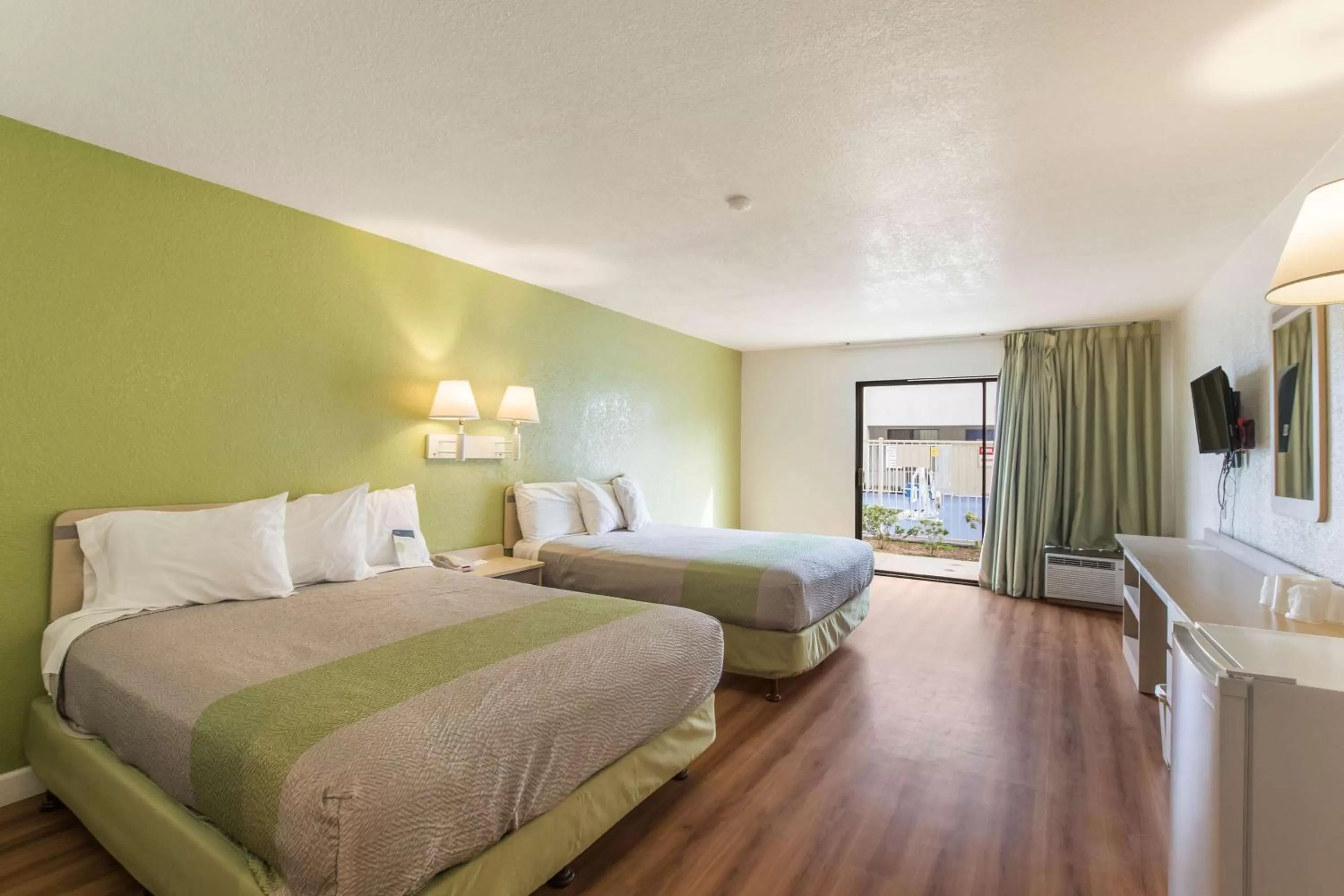 Bedroom, Bed in Motel 6 Hemet