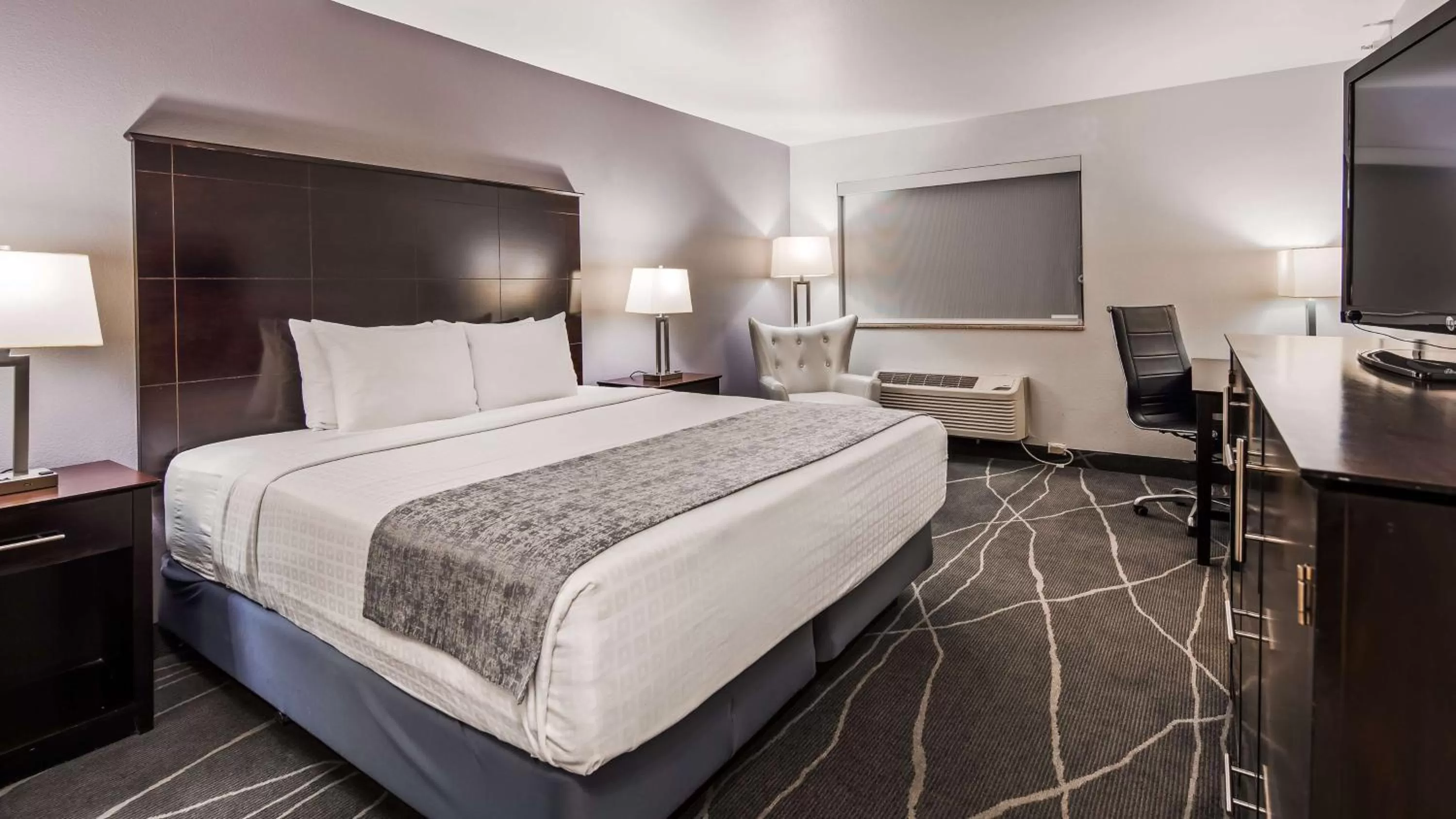 King Room with Bath Tub and Sofa Bed - Mobility Accessible in Best Western West Valley Inn