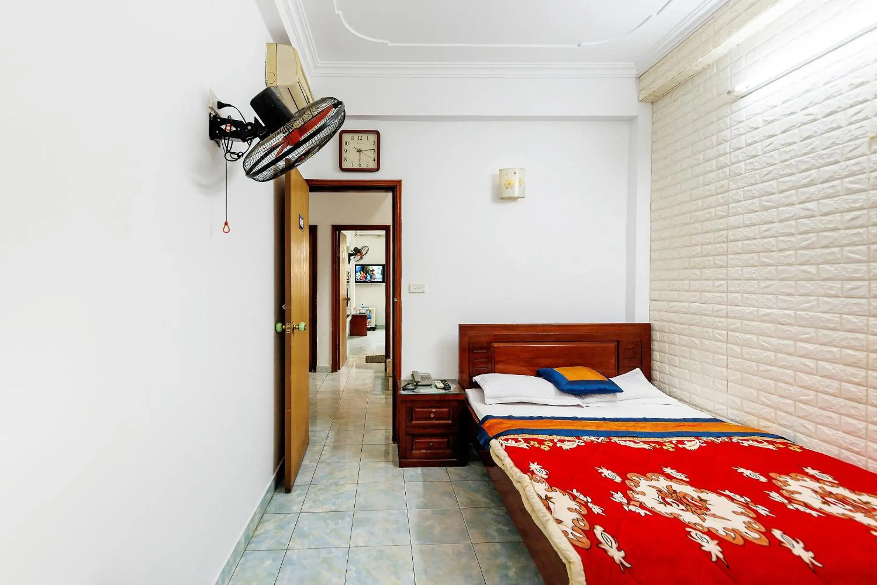 Deluxe Room in Binh Minh Hotel - 84 Ngoc Khanh Deluxe Room in Binh Minh Hotel - 84 Ngoc Khanh