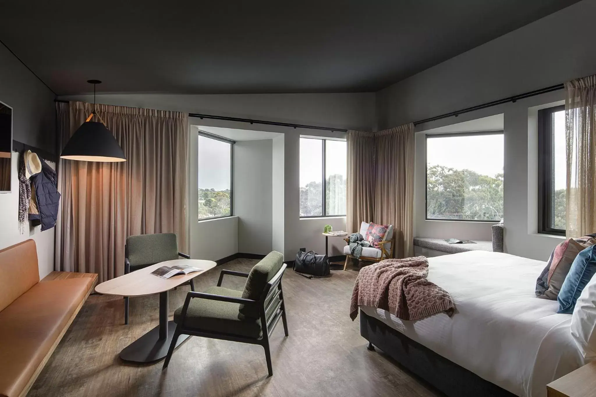 Luxury King Room with Bath in Marion Hotel Luxury King Room with Bath in Marion Hotel