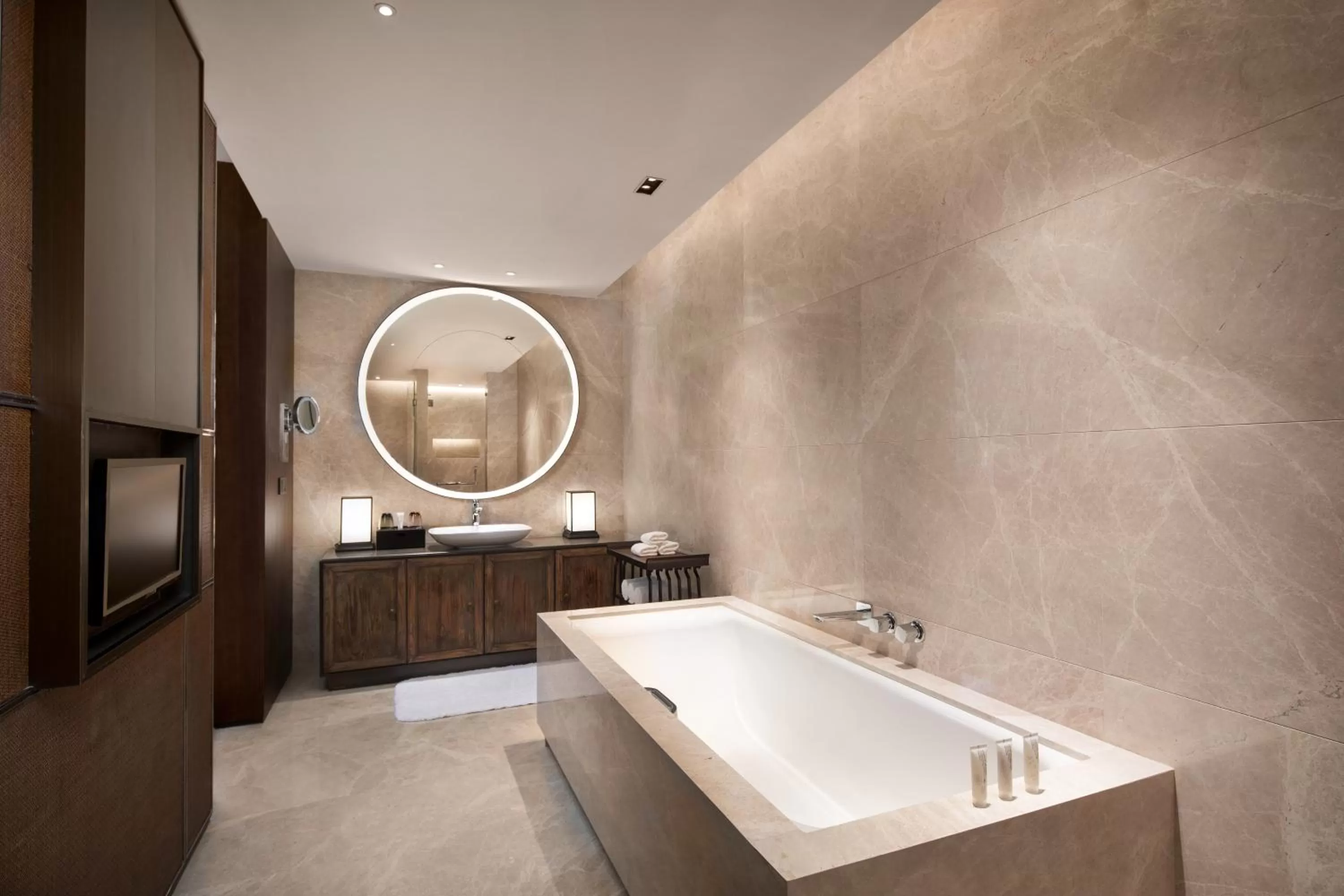 Bathroom in HUALUXE Xi'an Tanghua by IHG