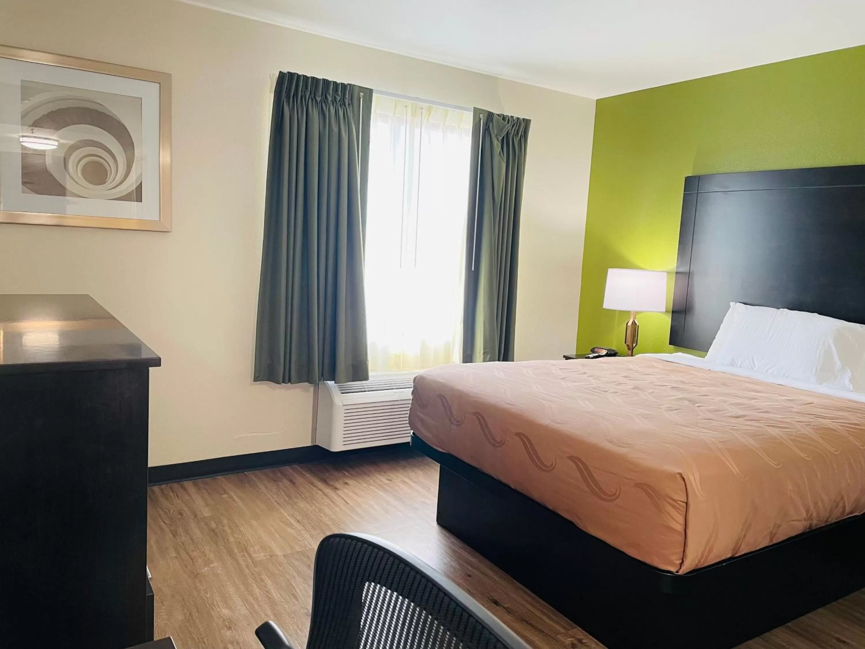 Bed in Quality Inn & Suites Lake Charles South