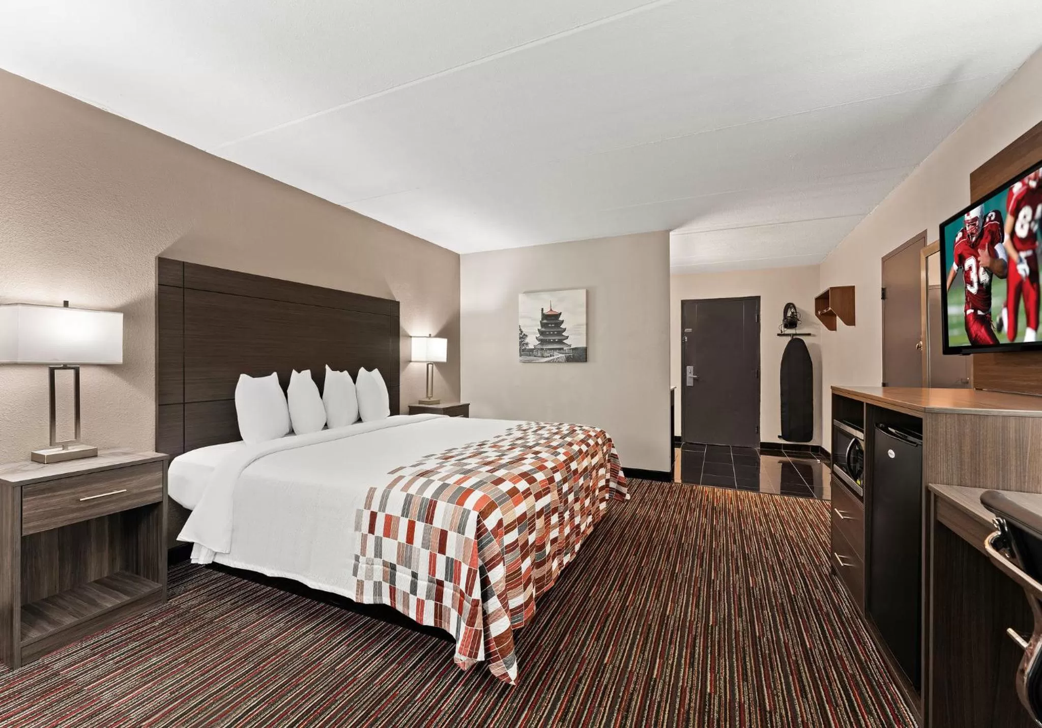 Photo of the whole room, Bed in Red Roof Inn Reading