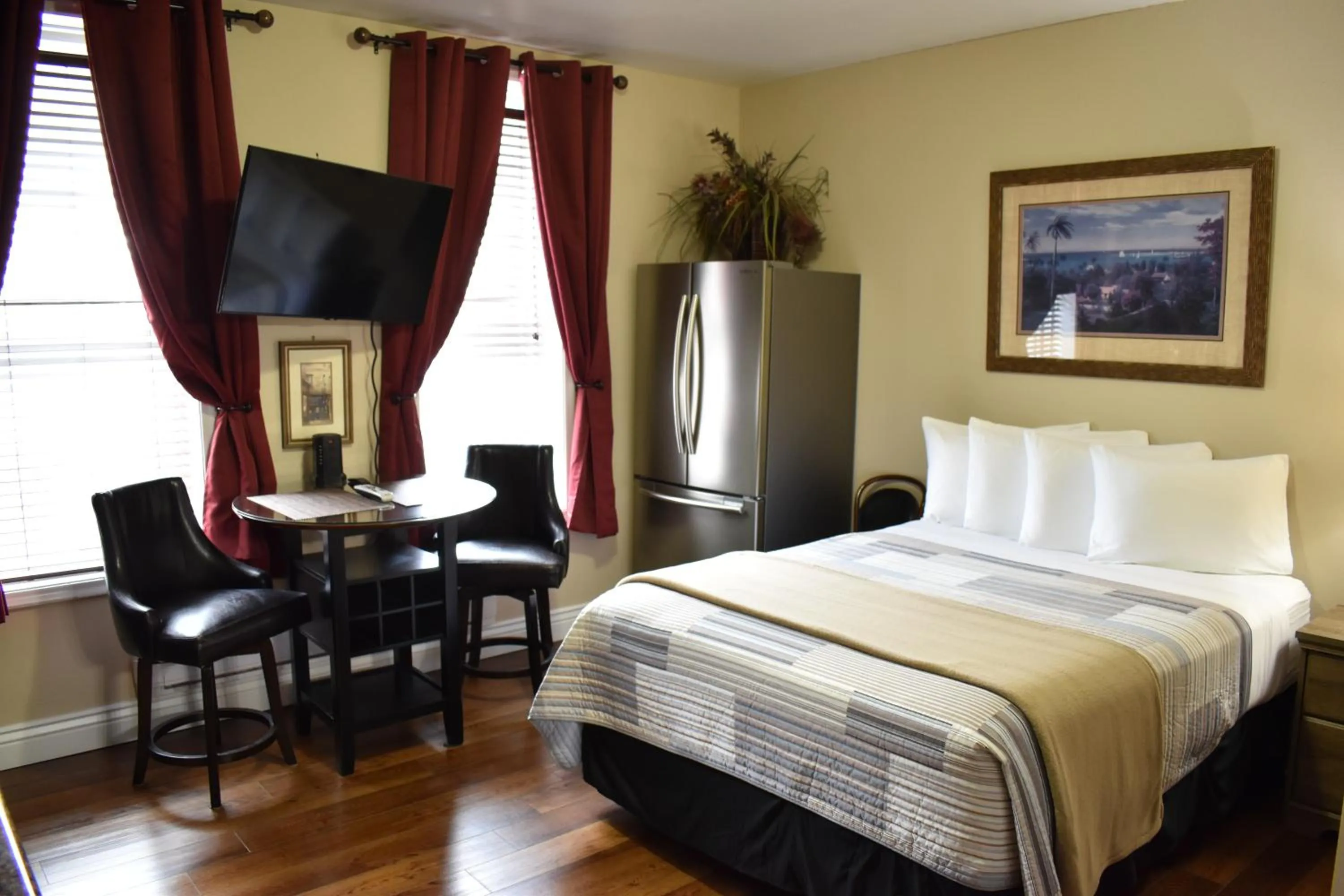 Queen Studio in Silver Horseshoe Inn