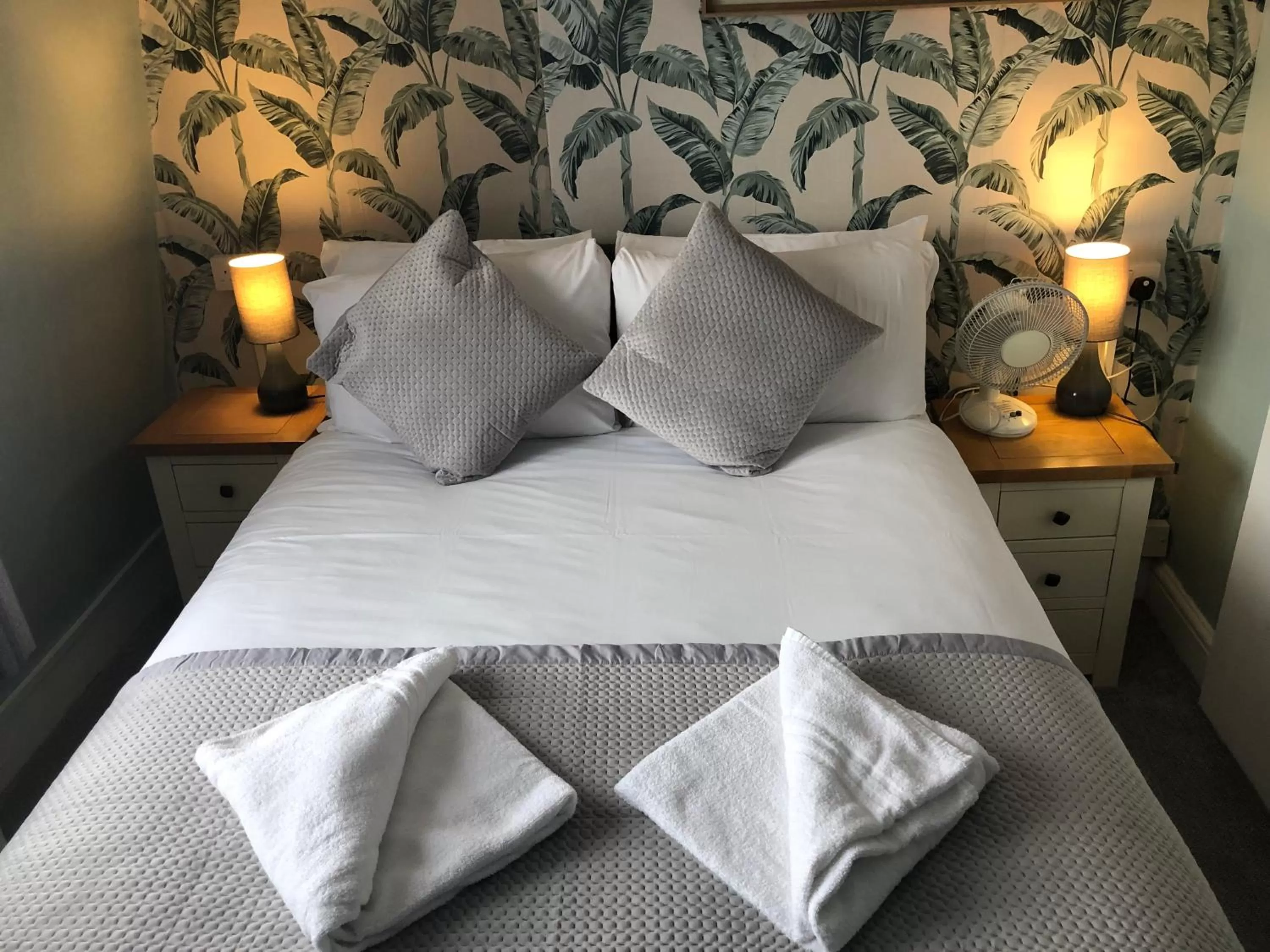 Bed in Parkwood Hotel