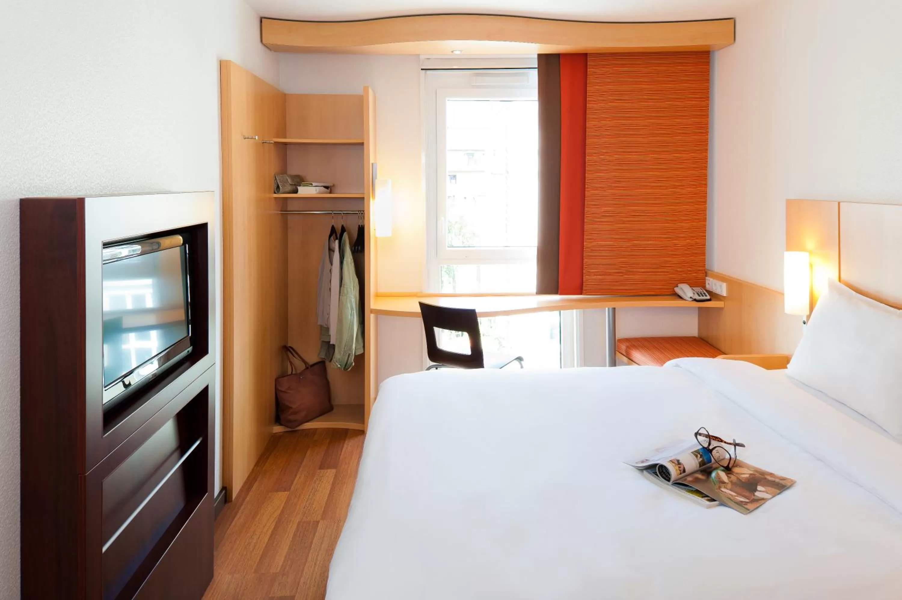 Photo of the whole room, Bed in ibis München City Süd