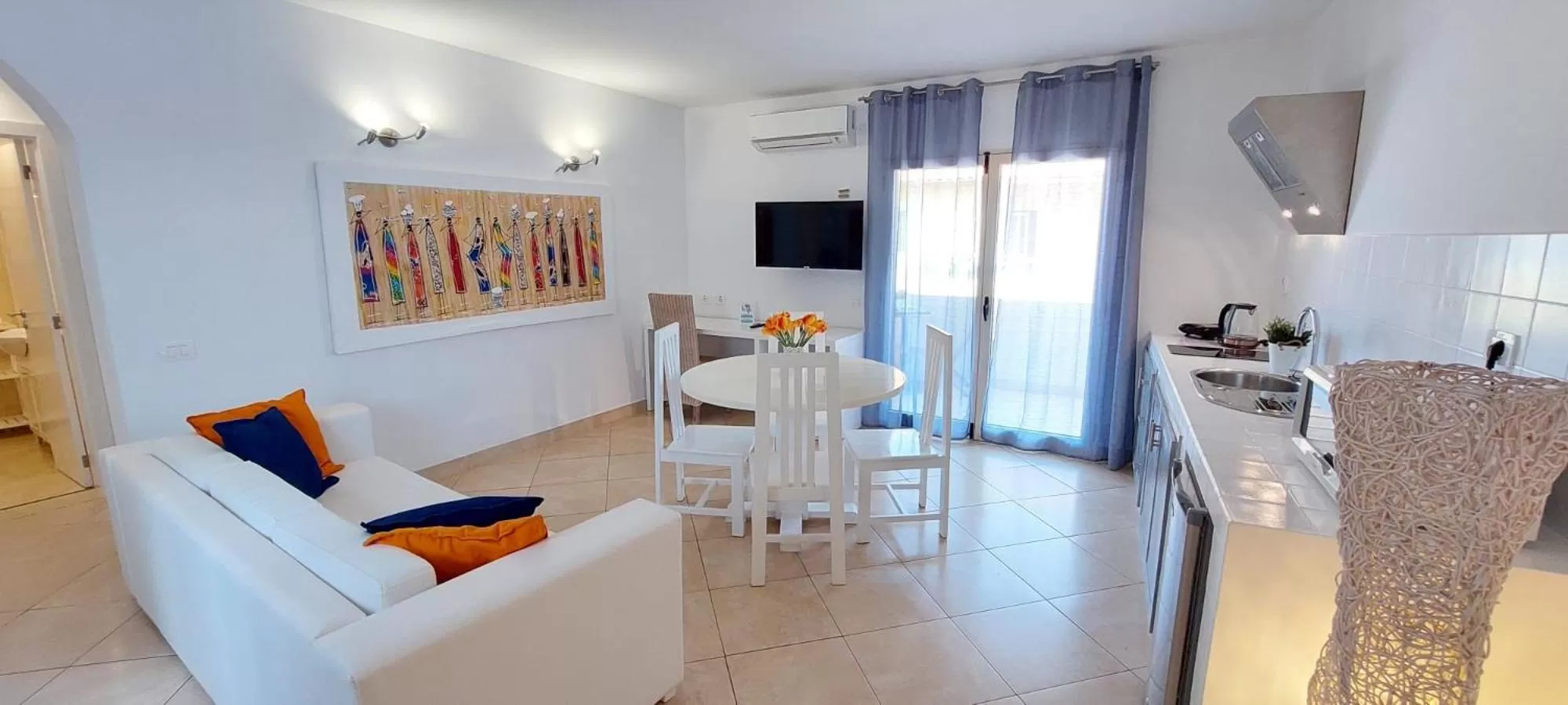 Kitchen or kitchenette in Branco Suites - Rooms & Holiday Apartments