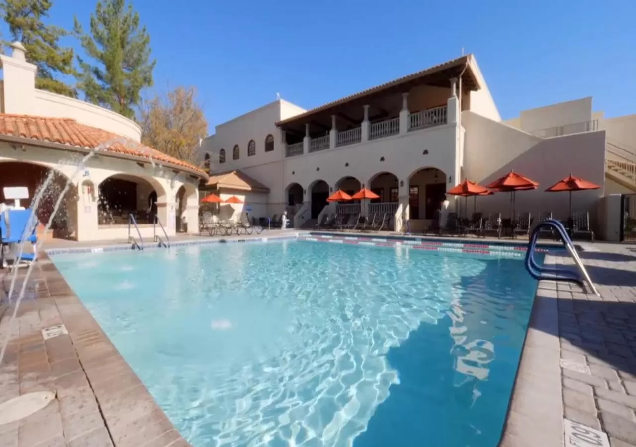 Property building in Hilton Vacation Club Los Abrigados Resort & Spa Sedona