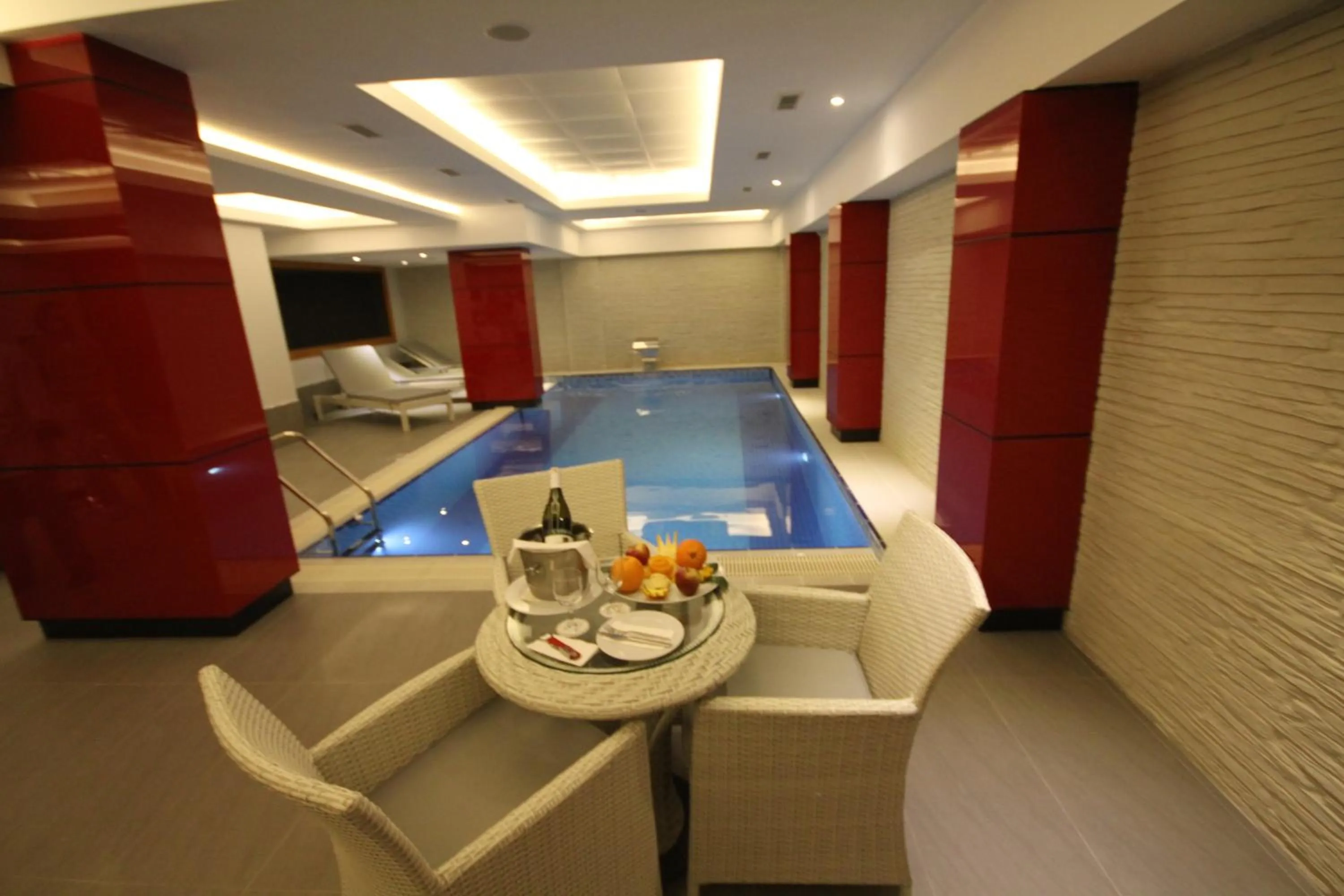 Swimming pool in Grand Washington Hotel