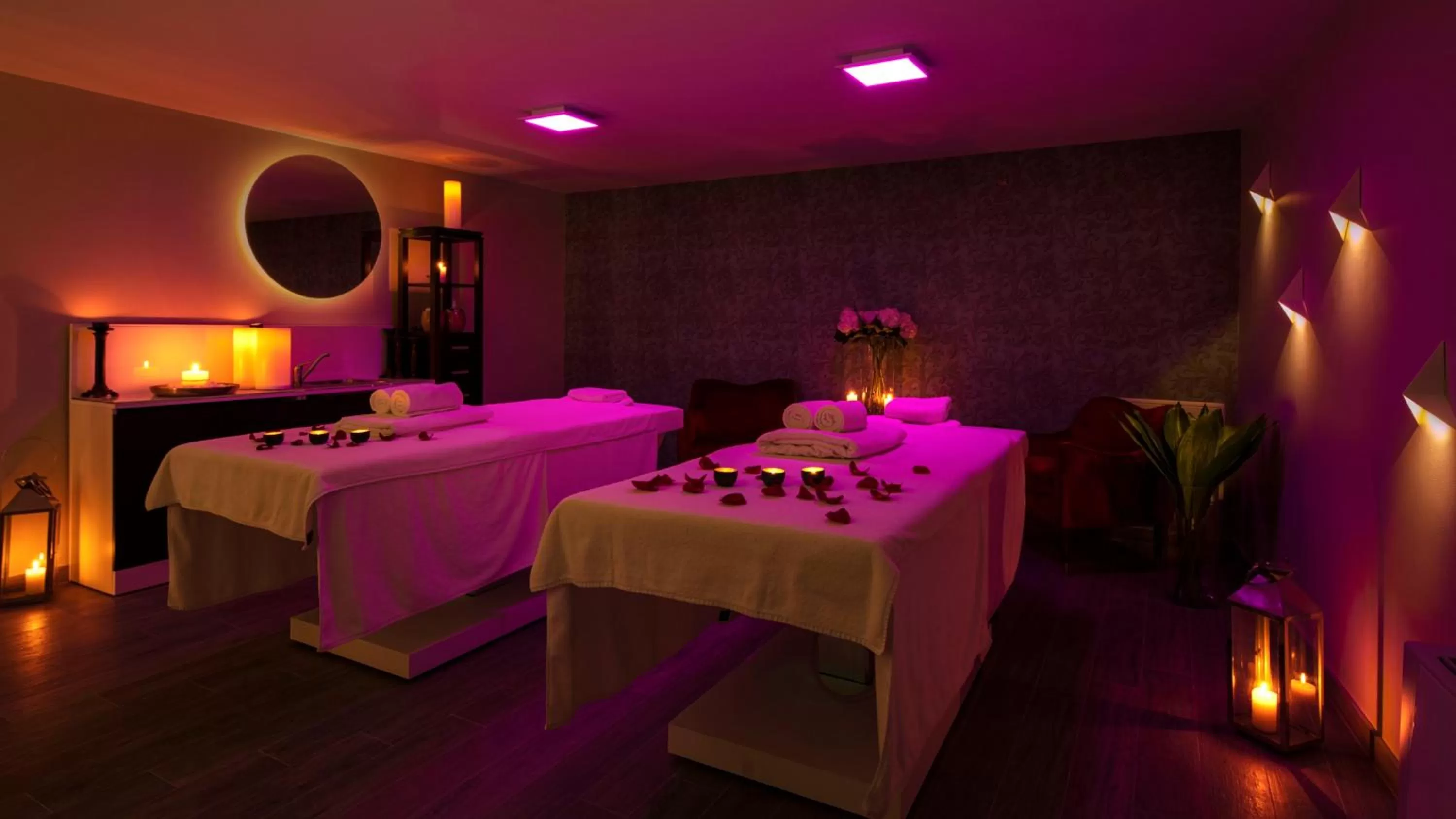 Massage, Bed in Royal Blue Hotel