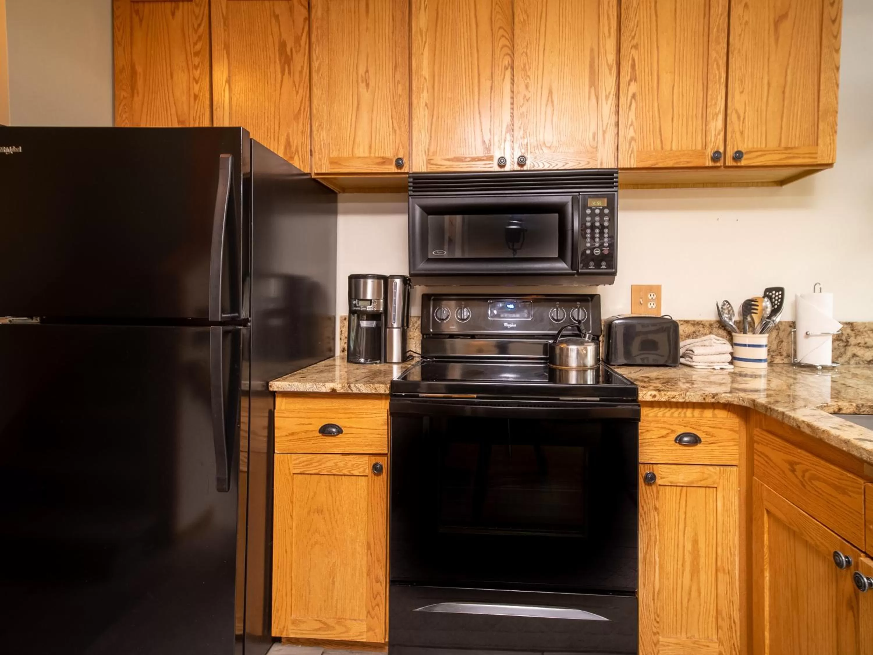 Kitchen/Kitchenette in Caribou Highlands Lodge