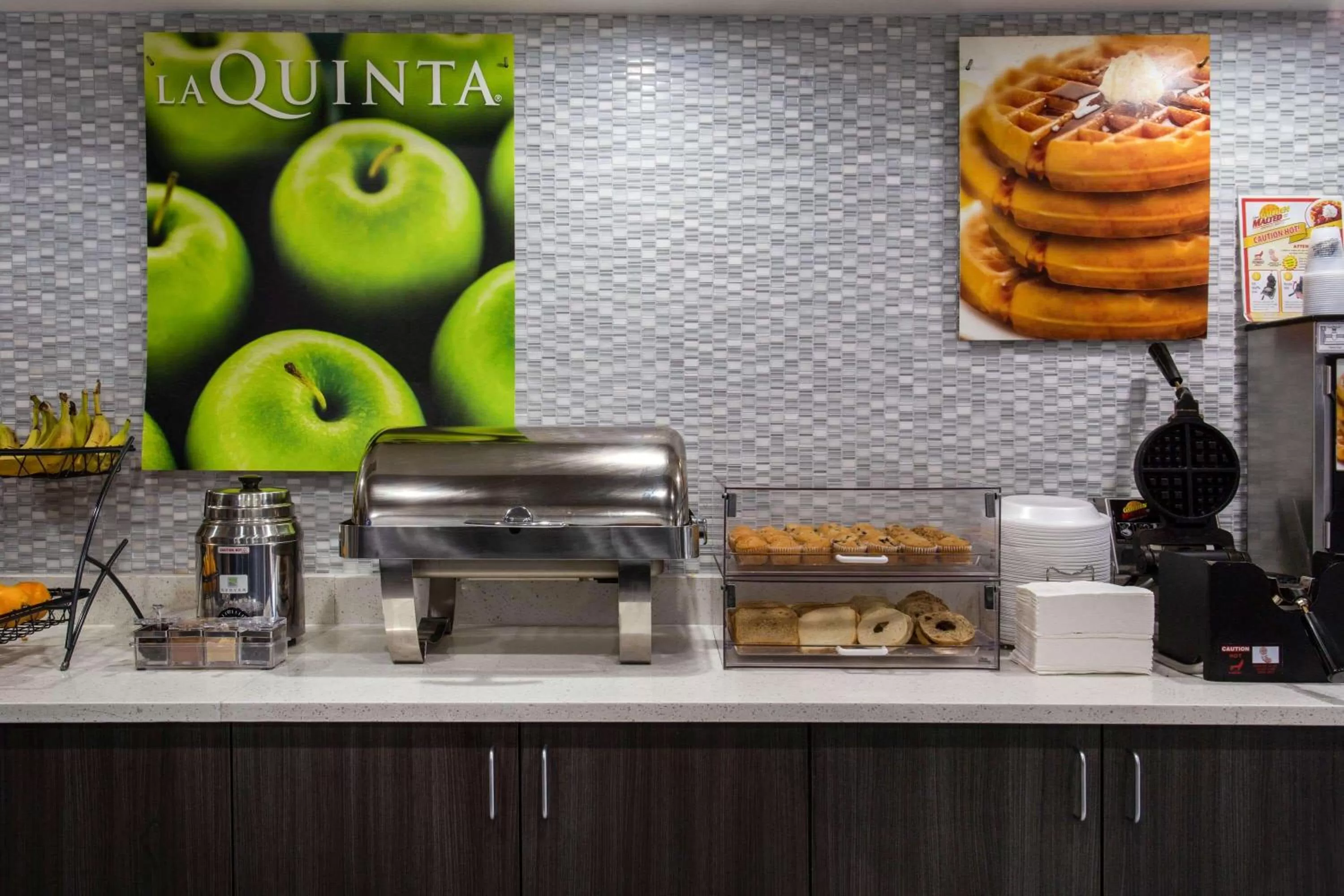 Restaurant/places to eat in La Quinta by Wyndham Effingham