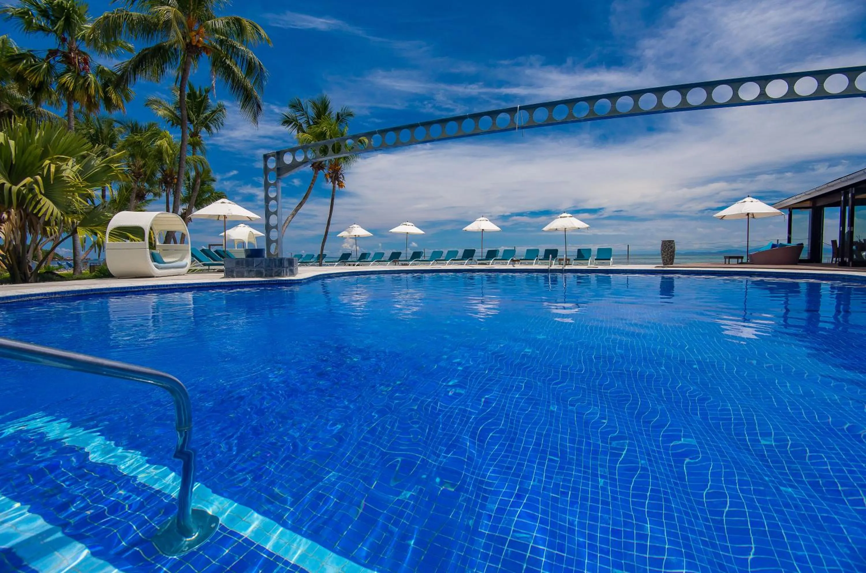Swimming pool in Coco de Mer Hotel and Black Parrot Suites