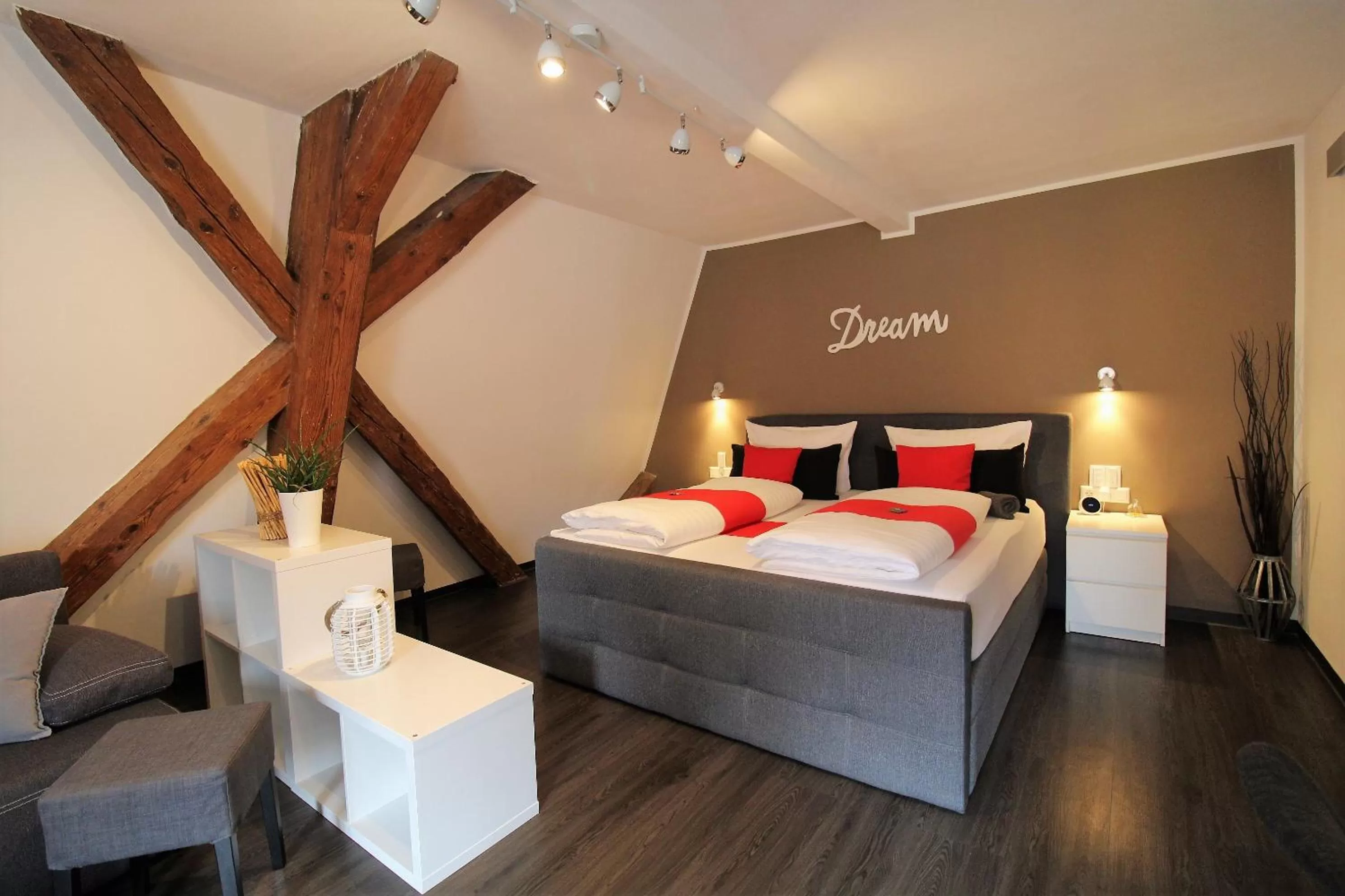 Photo of the whole room, Bed in MY HOME Hotel Lamm Rottweil "Smart Home"