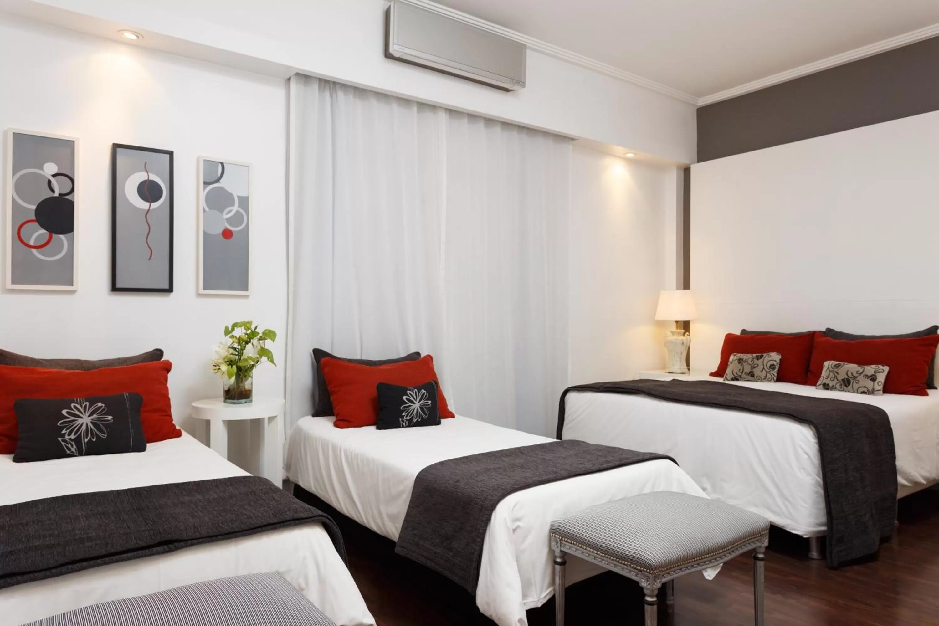 Photo of the whole room, Bed in Le Cinque Lusso Recoleta