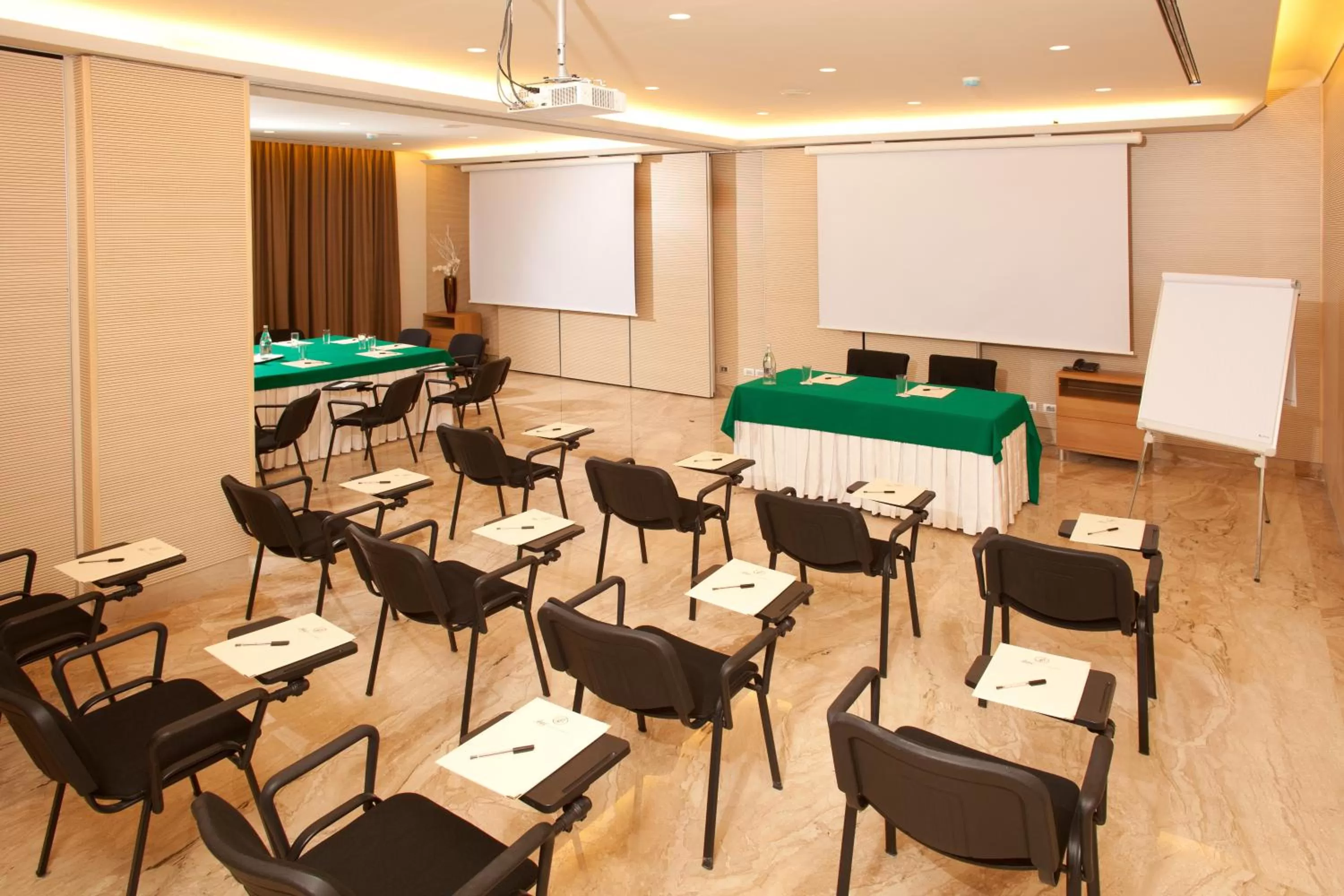 Business facilities in Hotel Piccolo Borgo