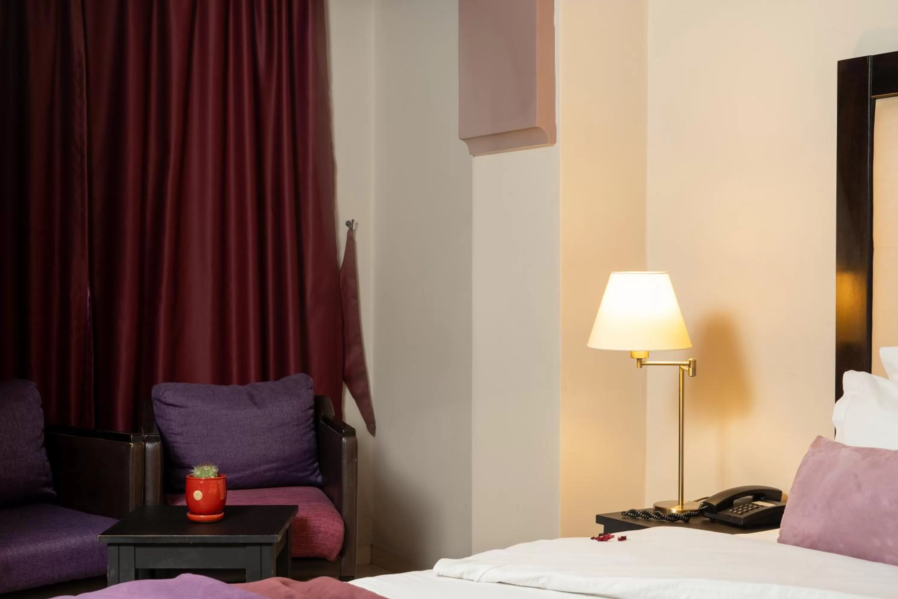 Seating area, Bed in Blue Sea Le Printemps