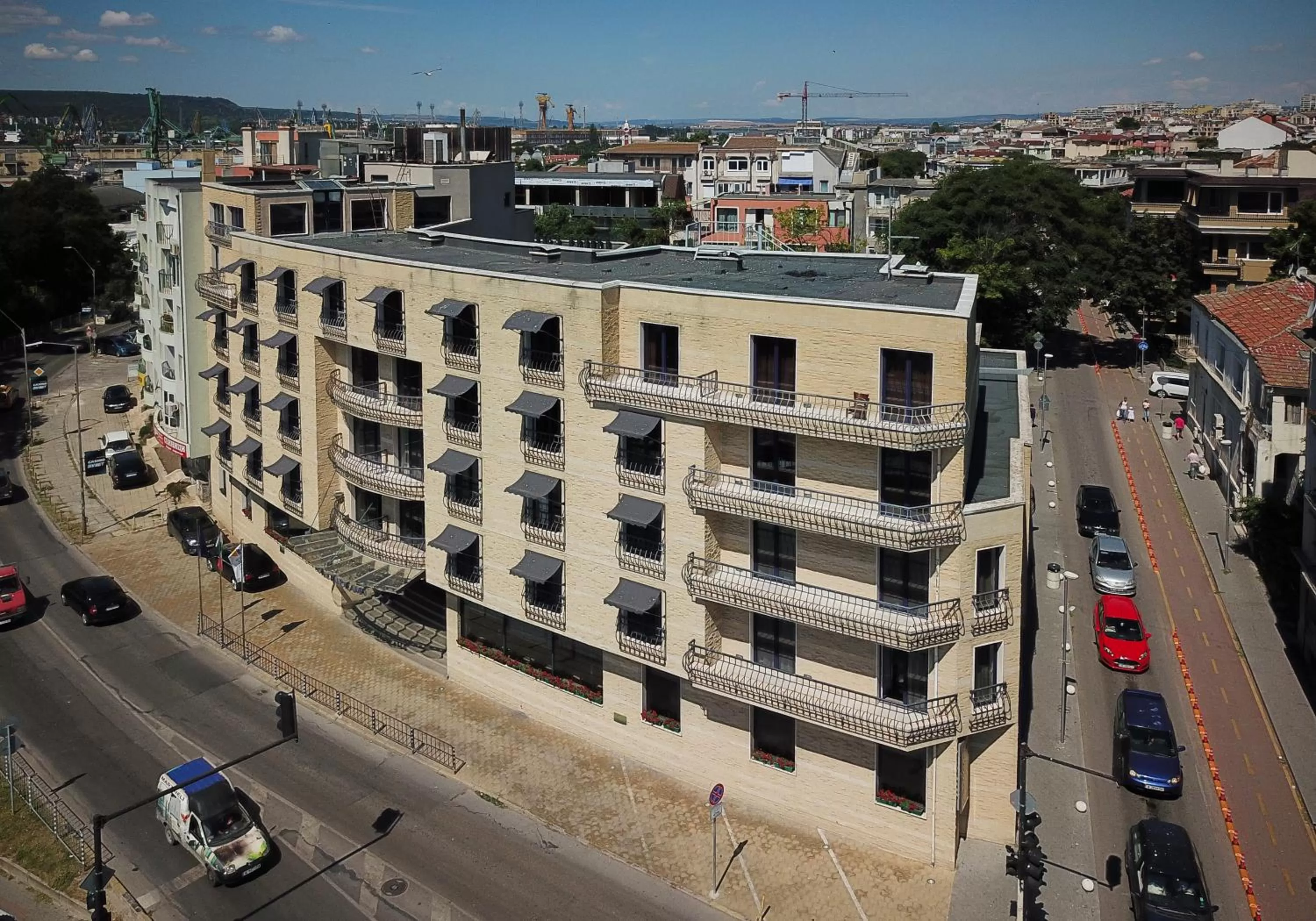 Panorama Hotel - Free EV Charging Station