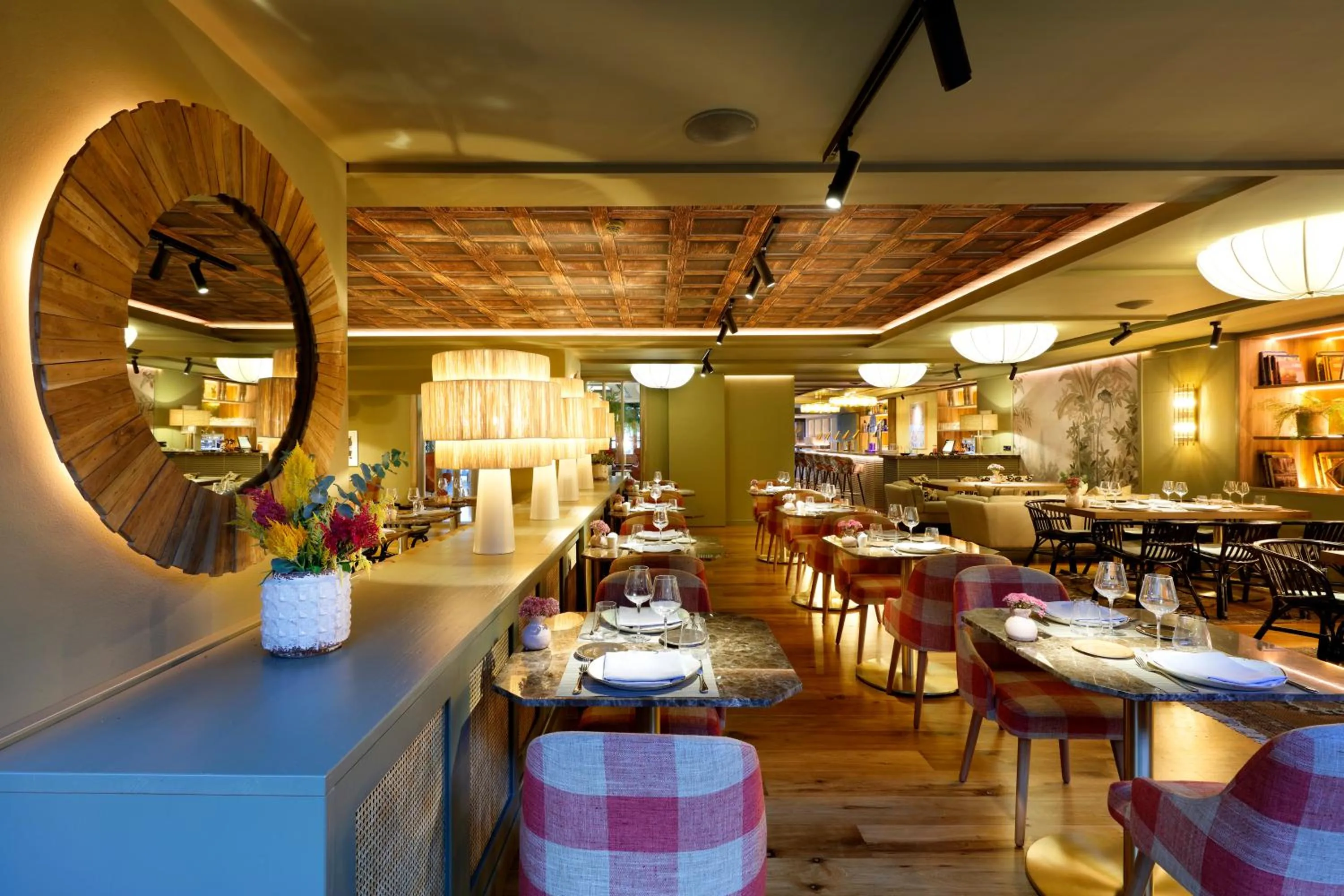 Restaurant/places to eat in Barceló Oviedo Cervantes