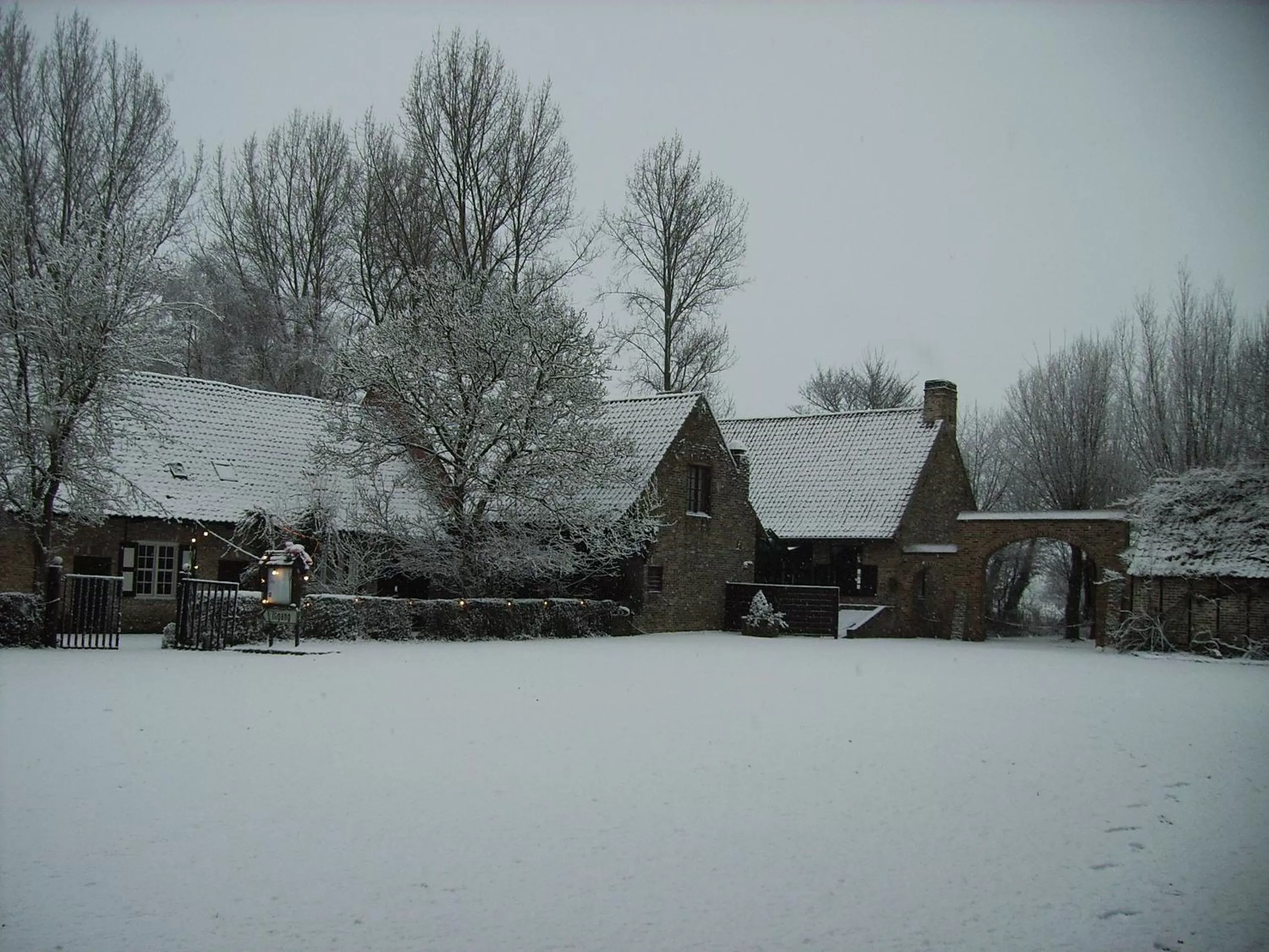 Facade/entrance, Winter in Hotel Landhuis 't Wilgenerf