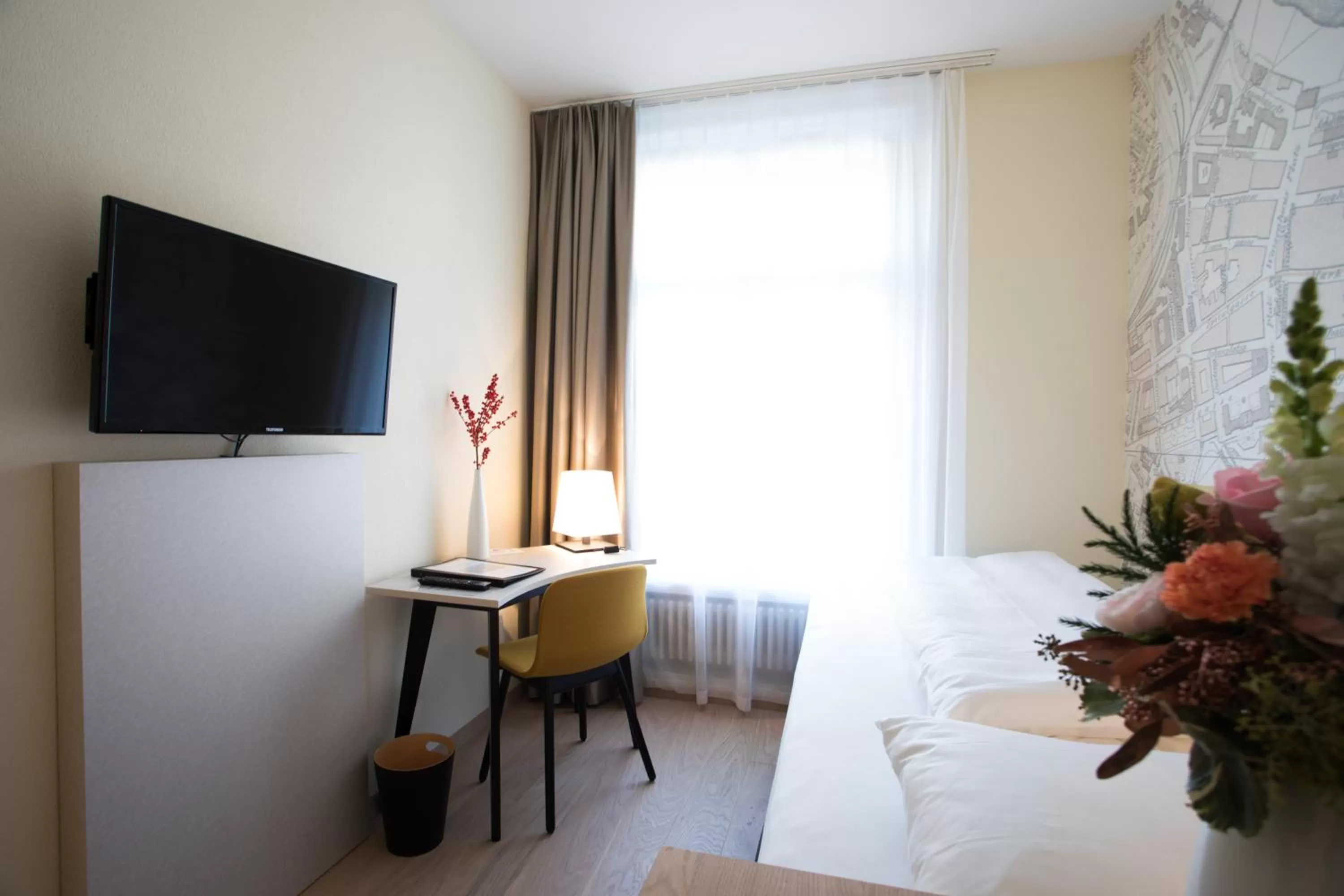 TV and multimedia in Kreuz Bern Modern City Hotel