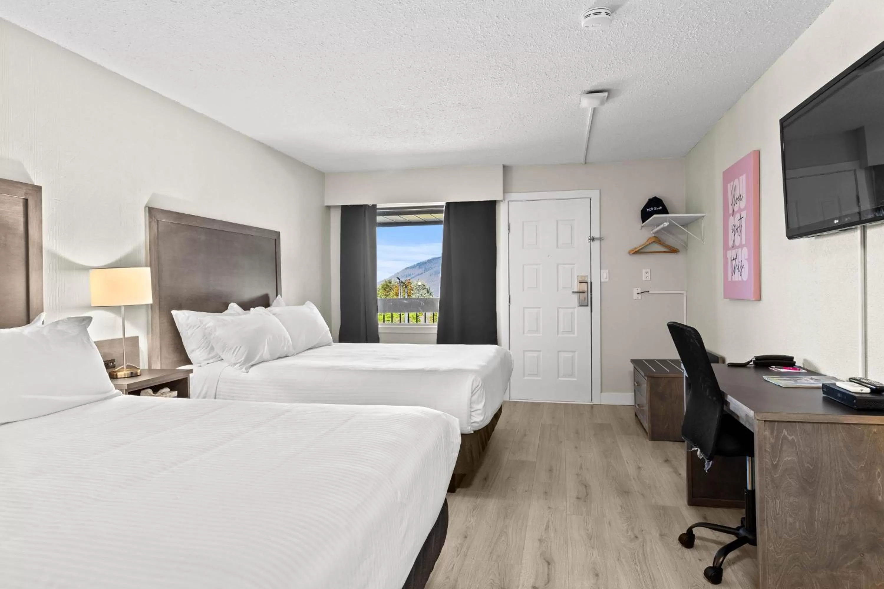 Photo of the whole room, Bed in The Vista Inn