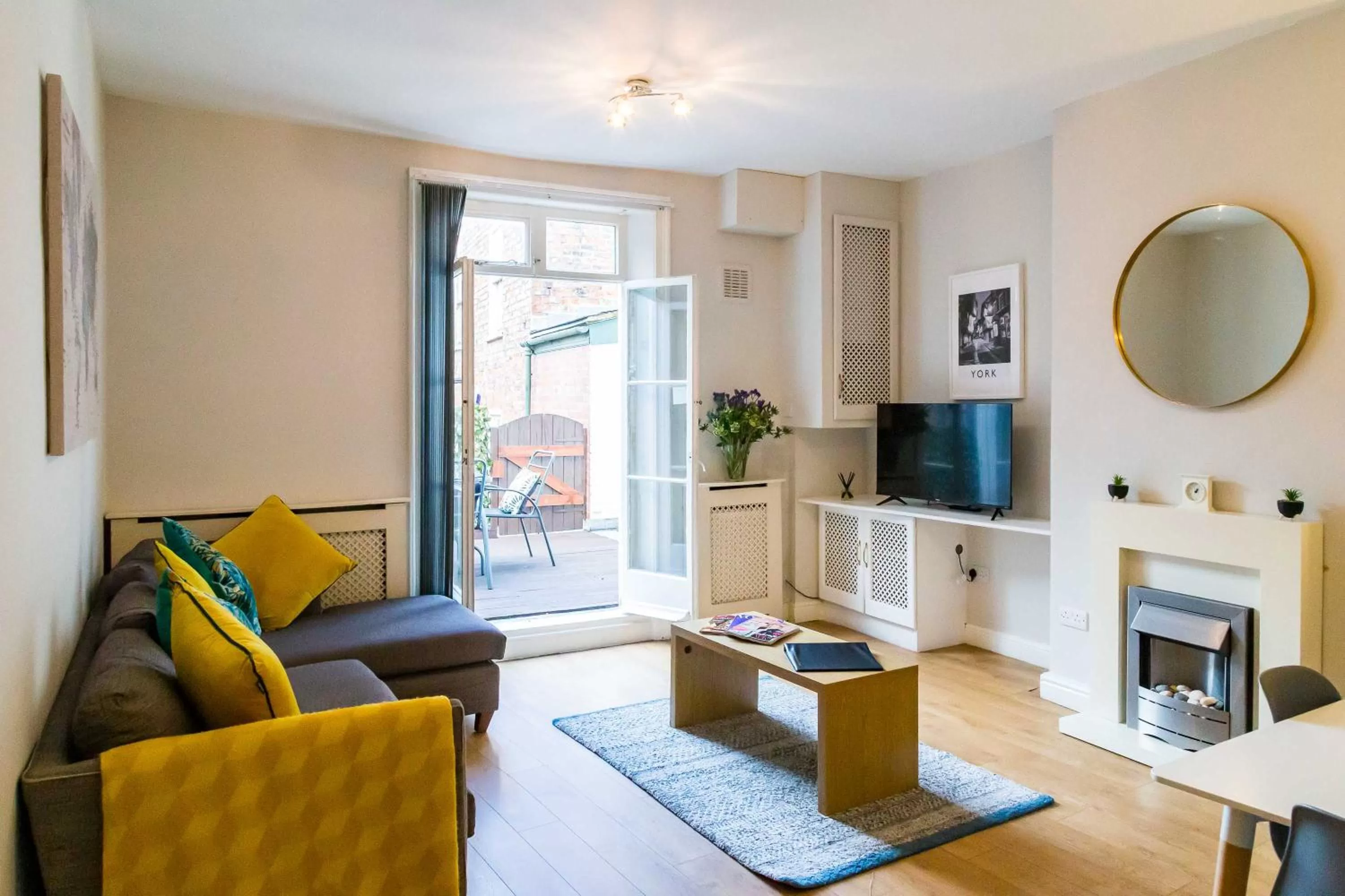 TV and multimedia in Goodramgate Apartments